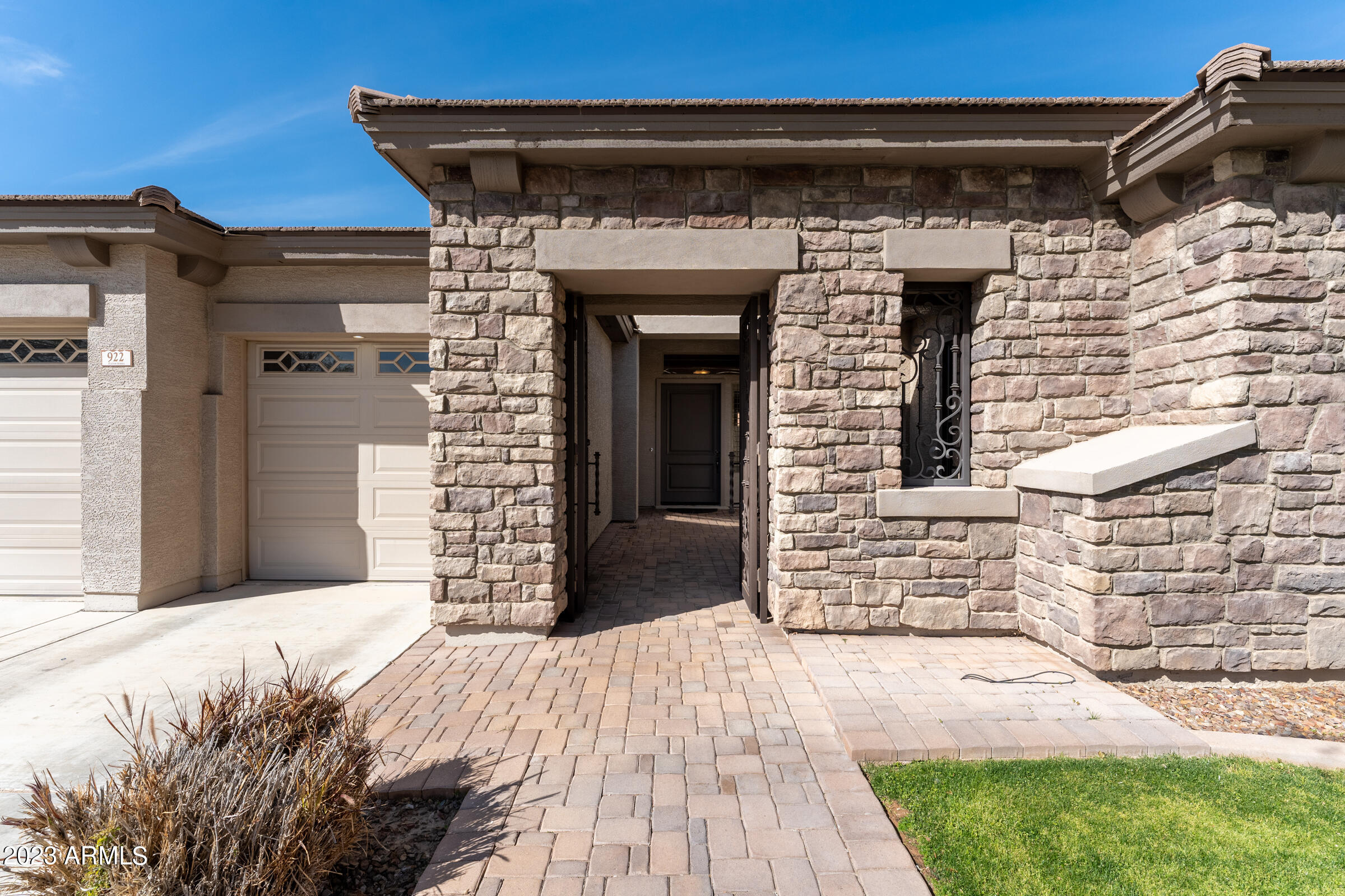 922 W BLUEBIRD Drive