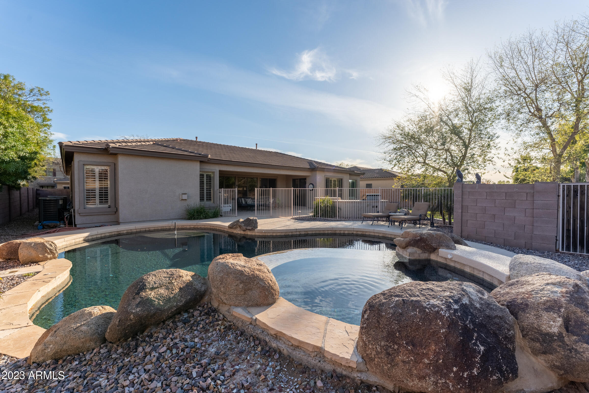 922 W BLUEBIRD Drive
