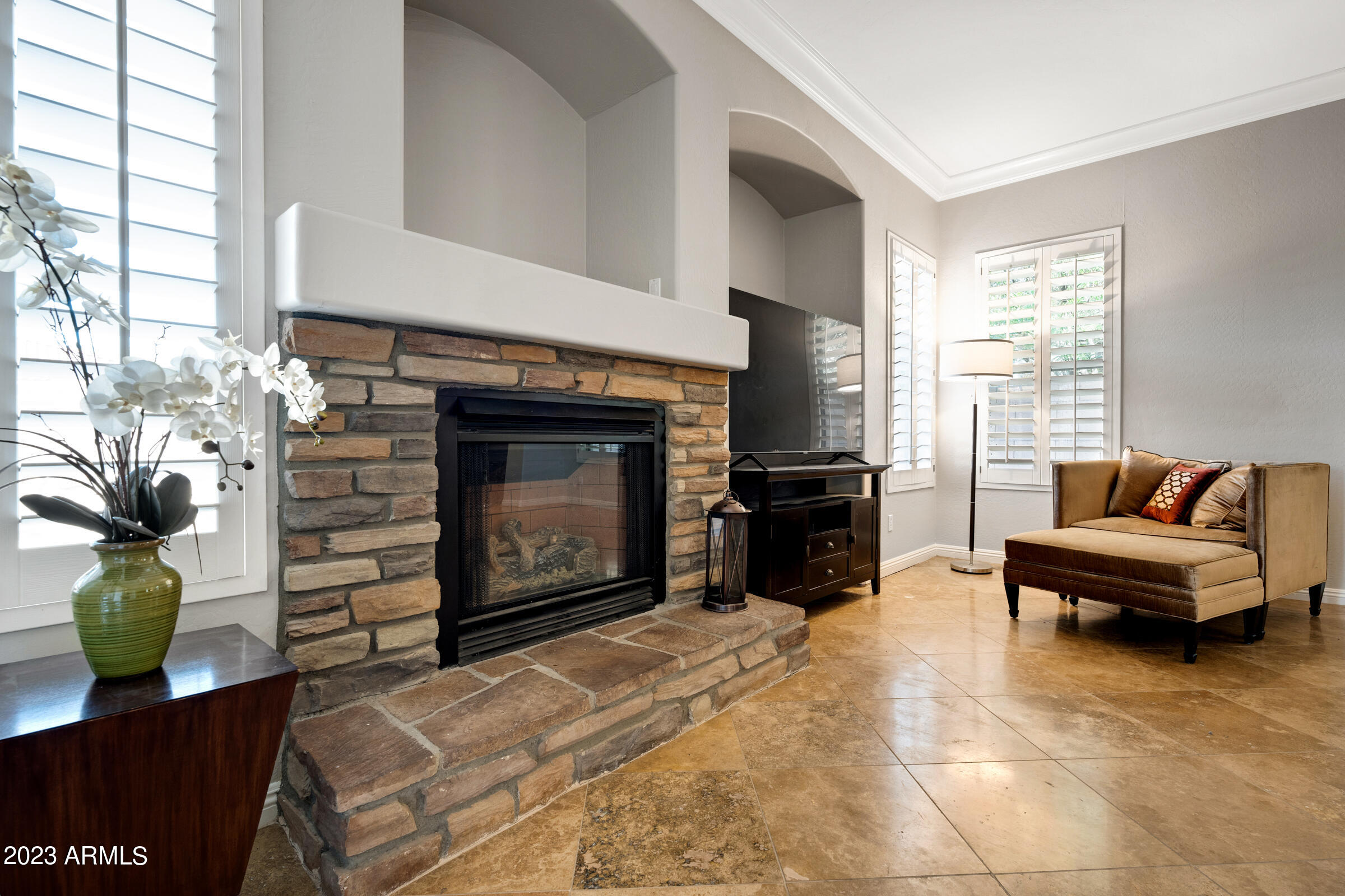 922 W BLUEBIRD Drive