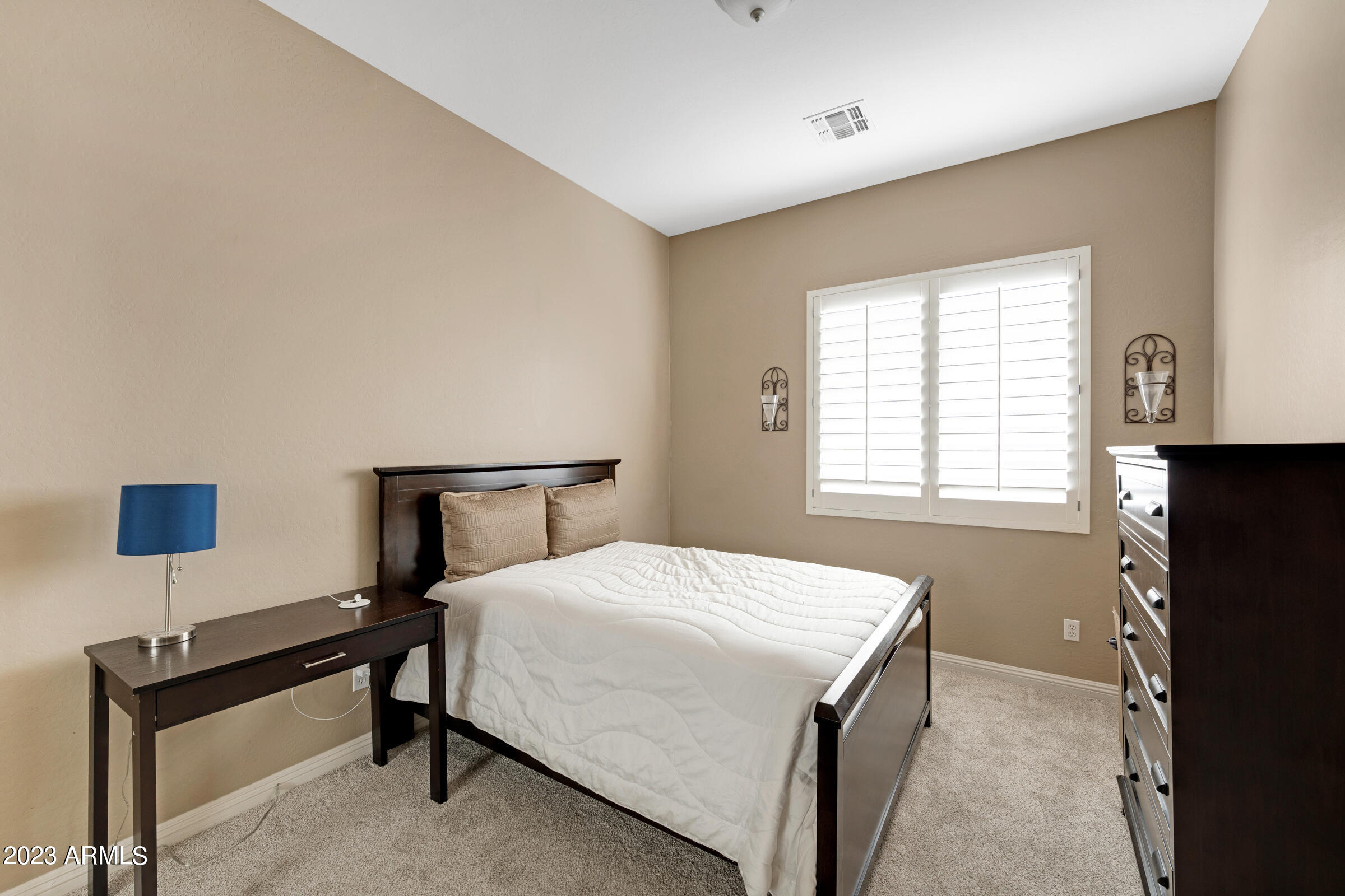 922 W BLUEBIRD Drive