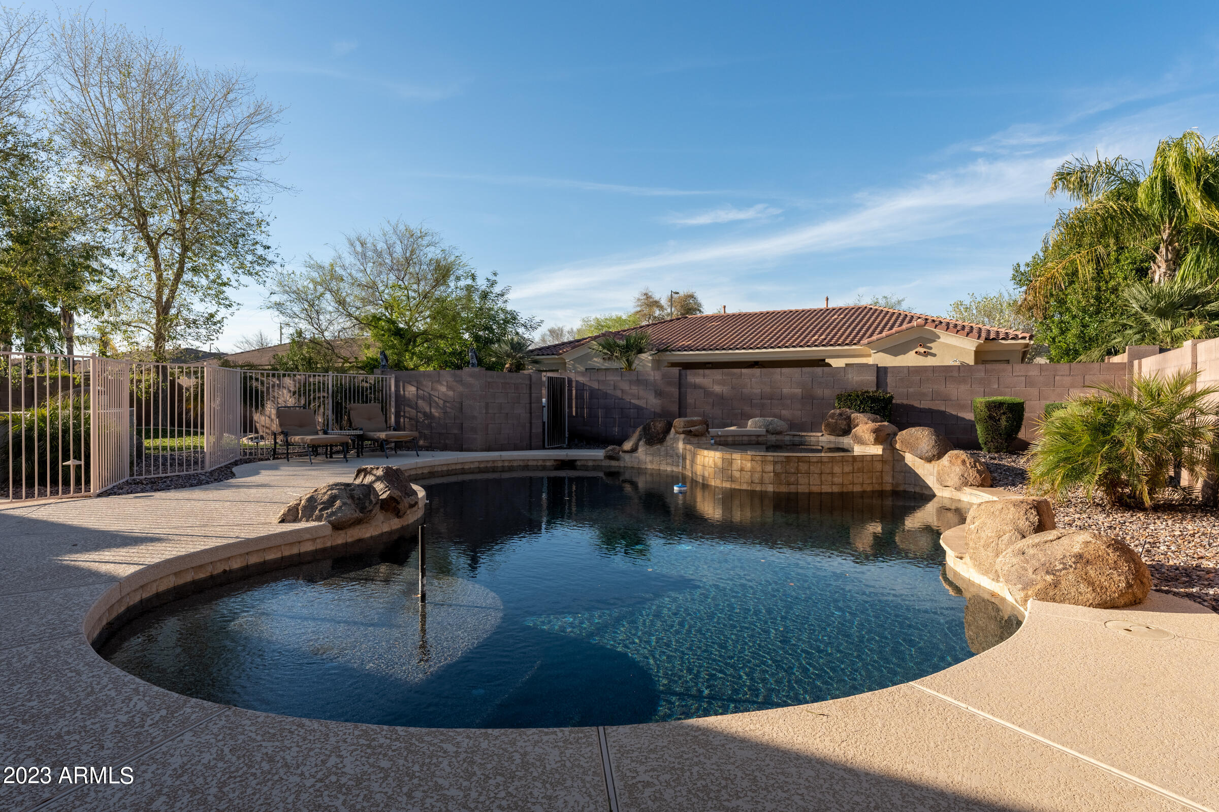 922 W BLUEBIRD Drive