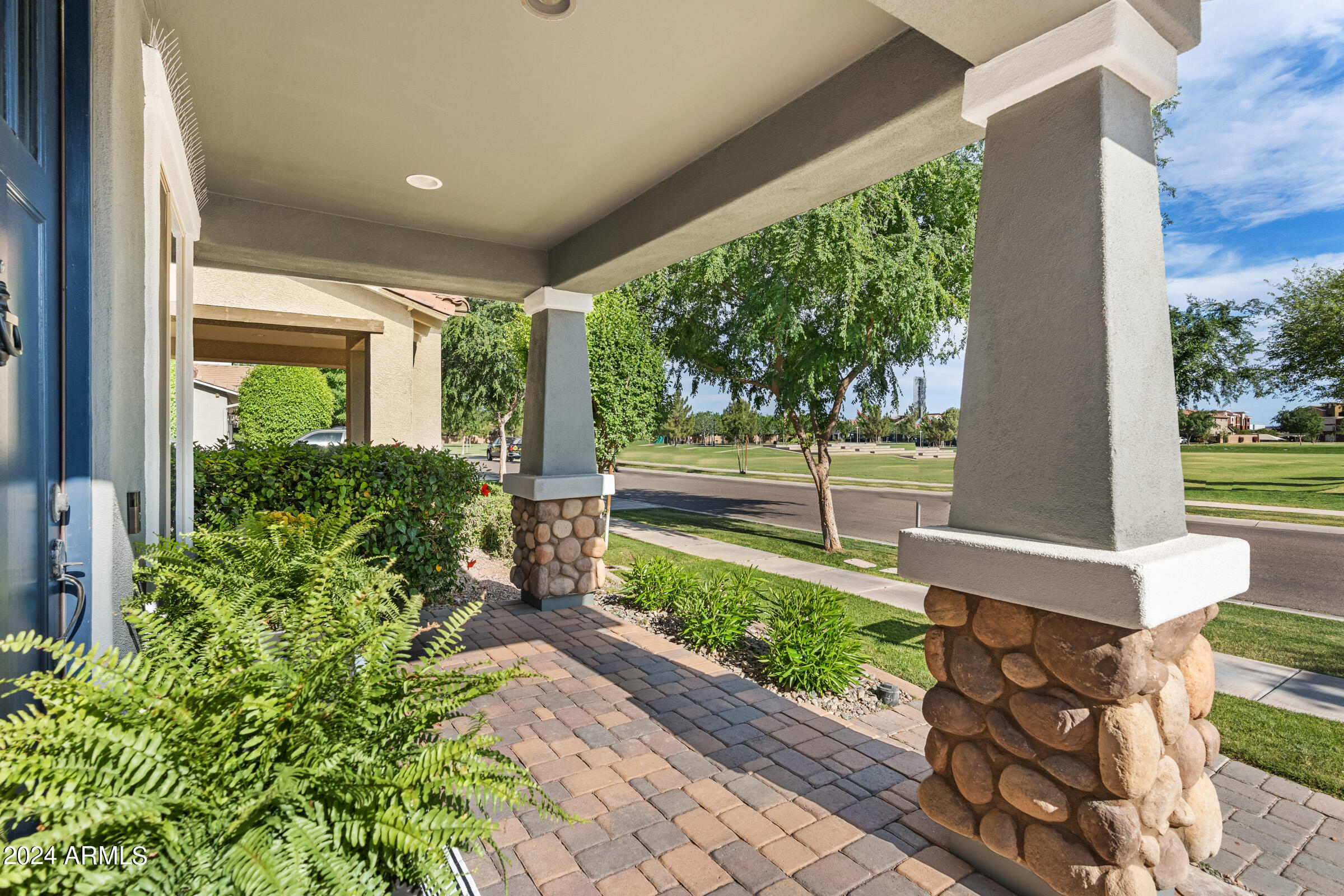 4138 E AMBER Lane