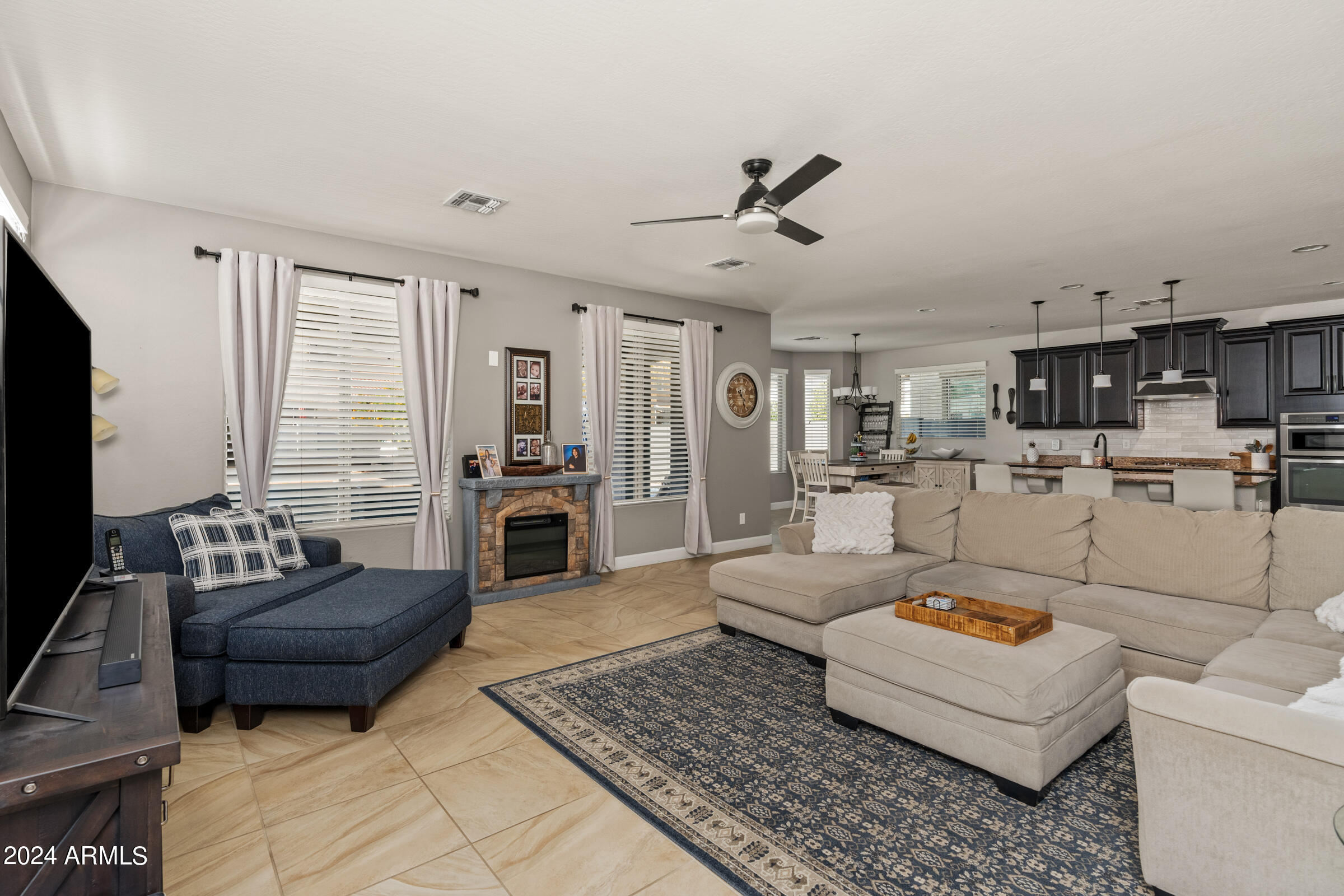 4138 E AMBER Lane