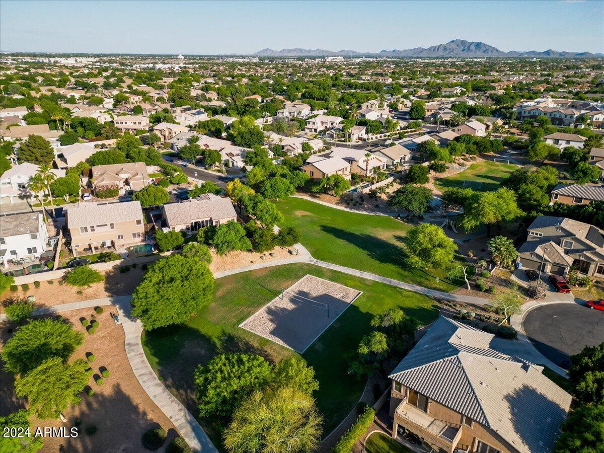 928 E CARLA VISTA Drive