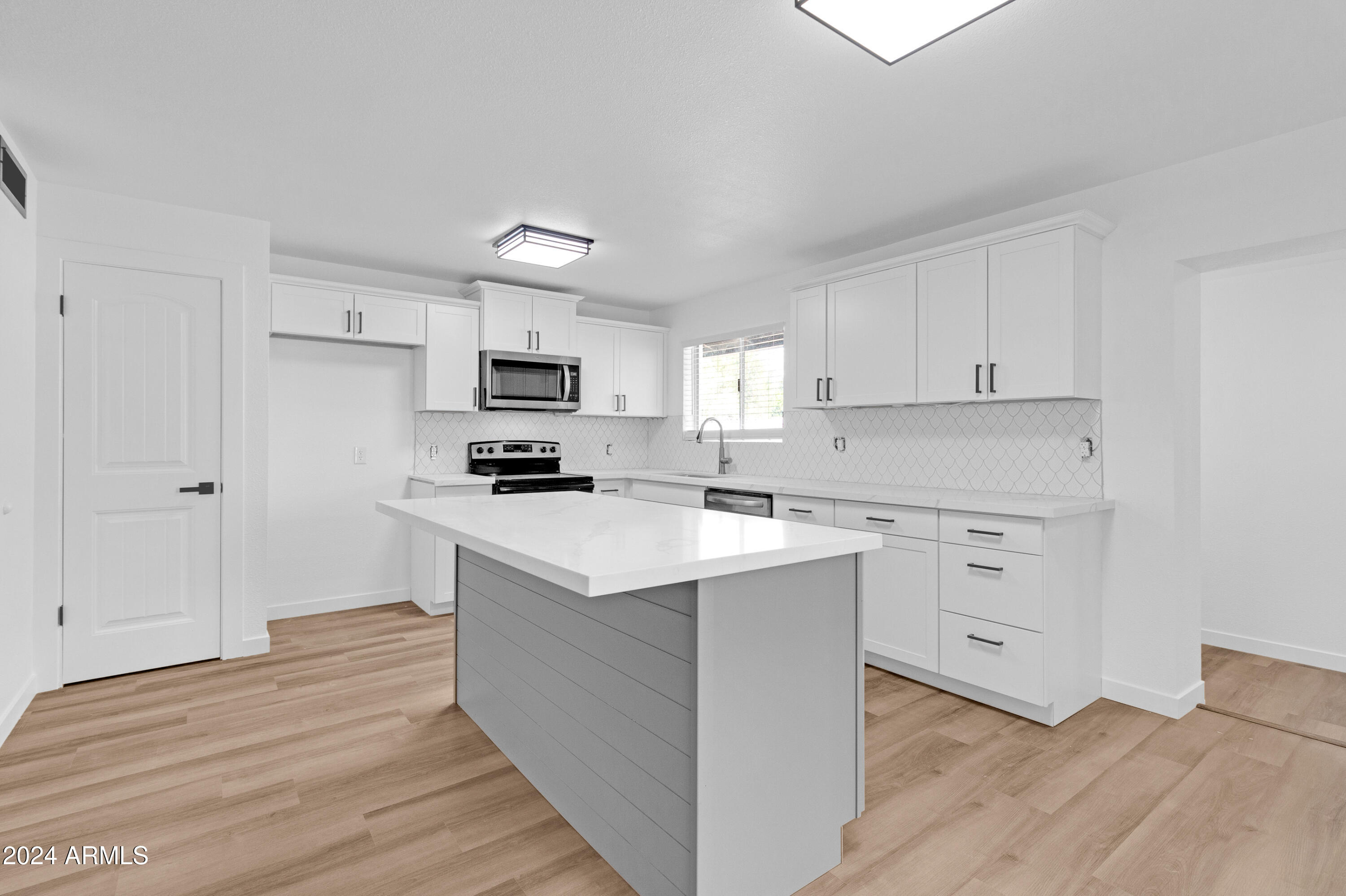 729 N 96TH Place