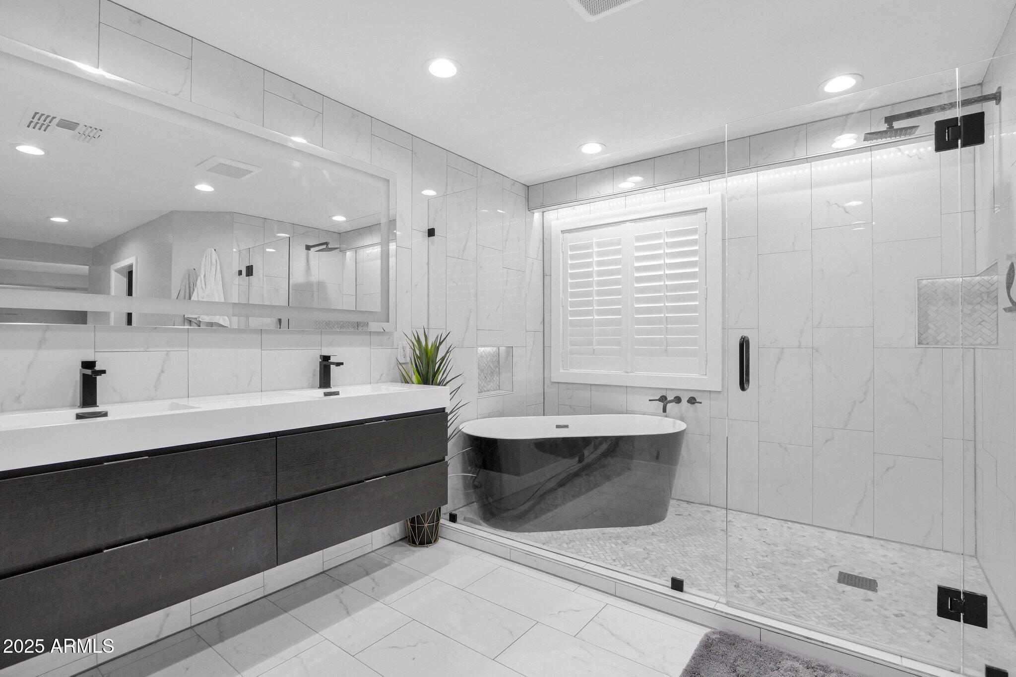 3436 E GARY Way