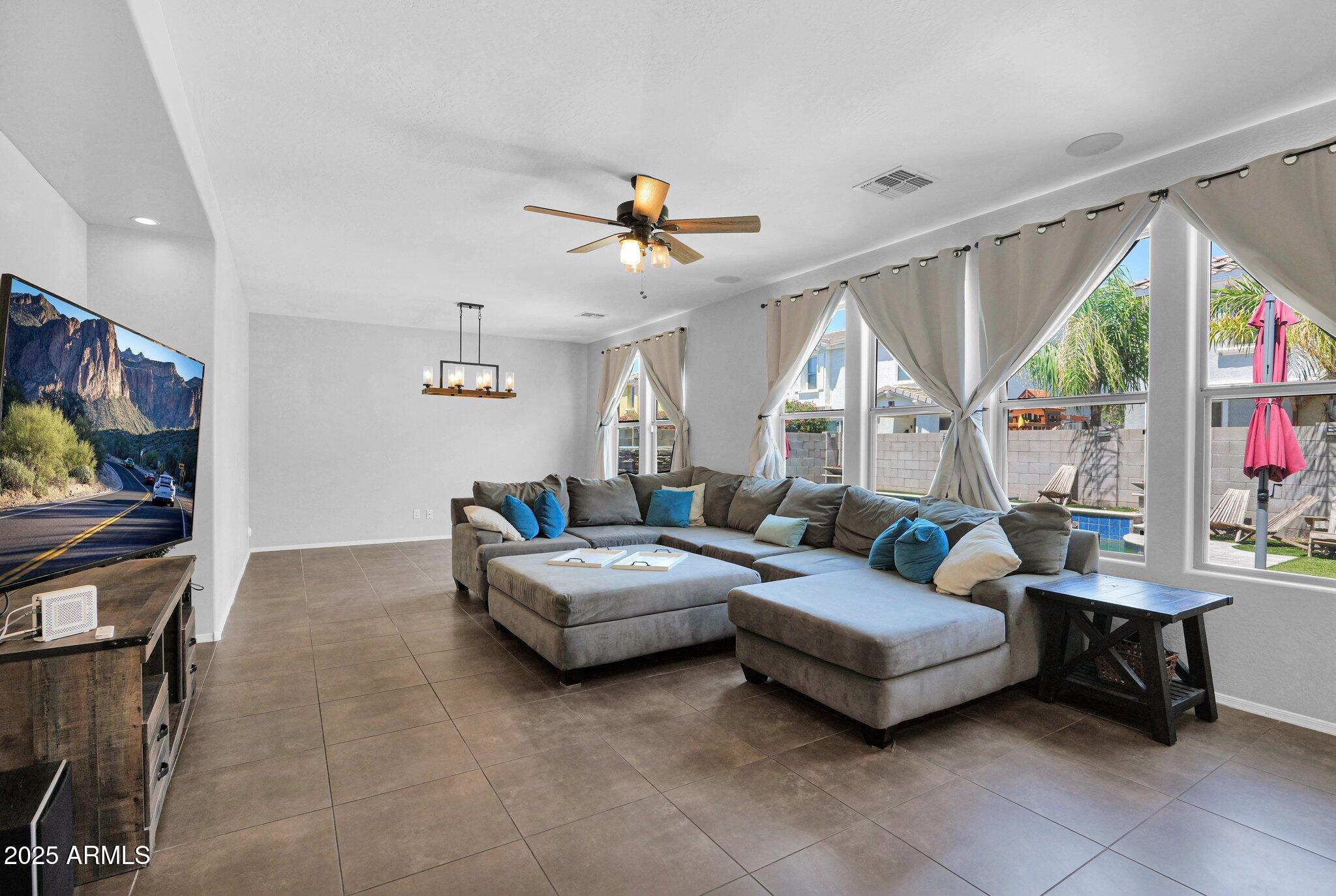 3436 E GARY Way