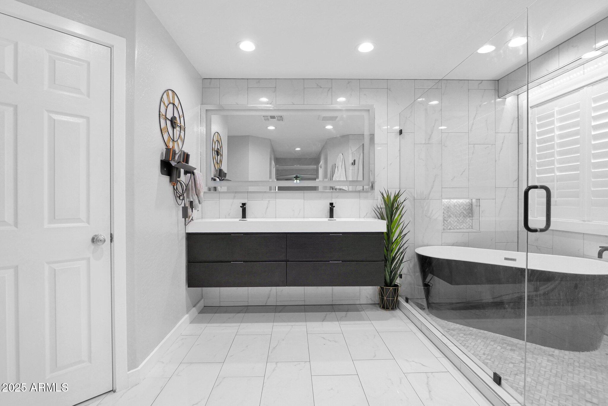 3436 E GARY Way