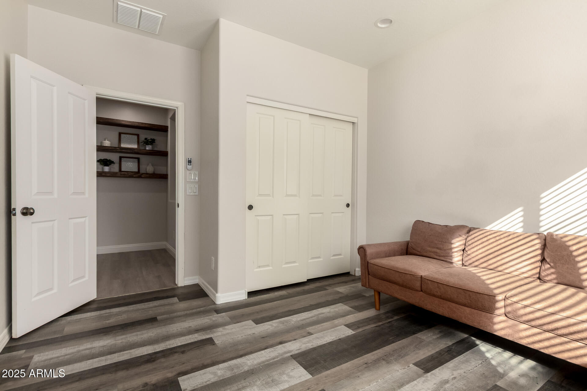 3955 E MESQUITE Street