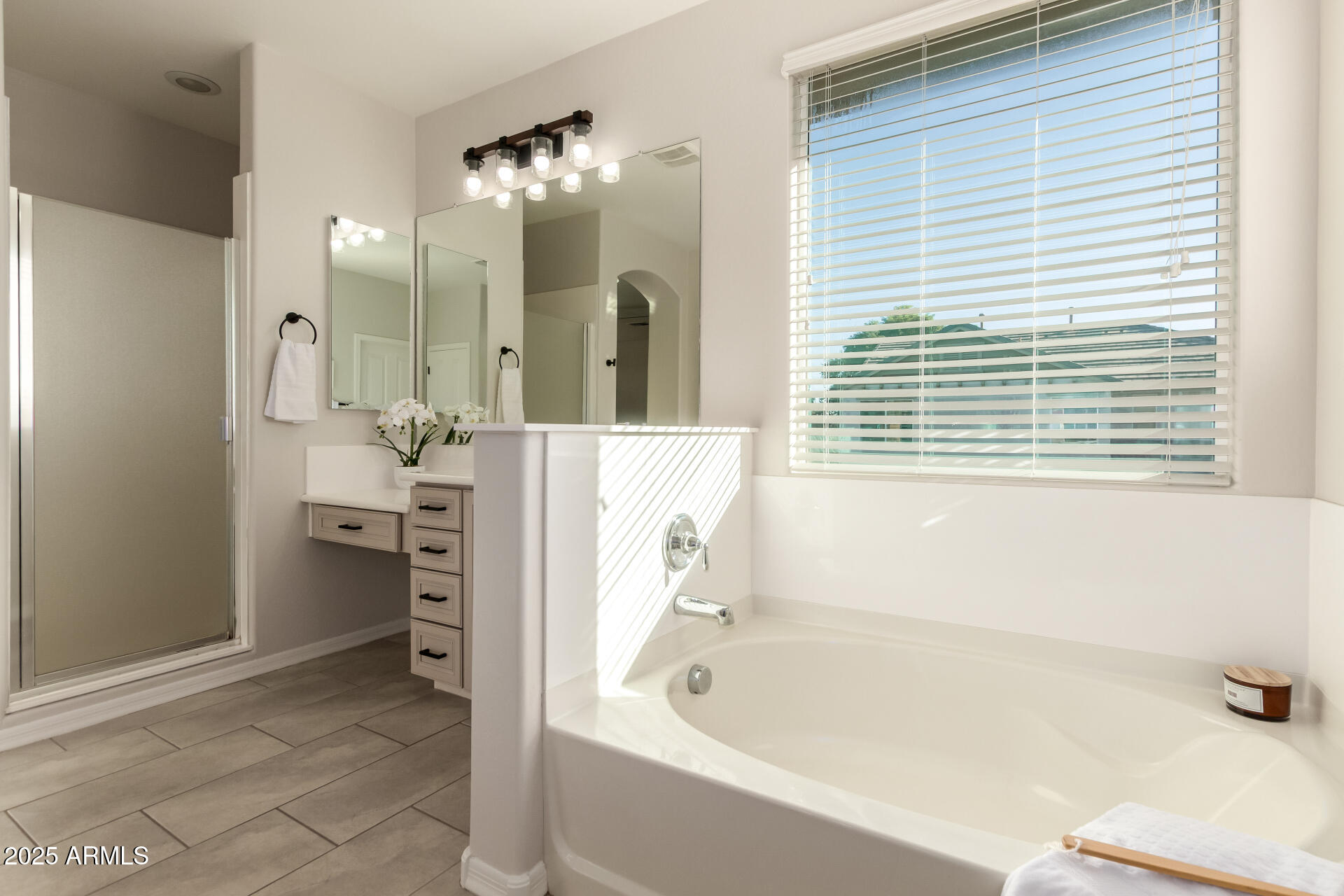 3955 E MESQUITE Street