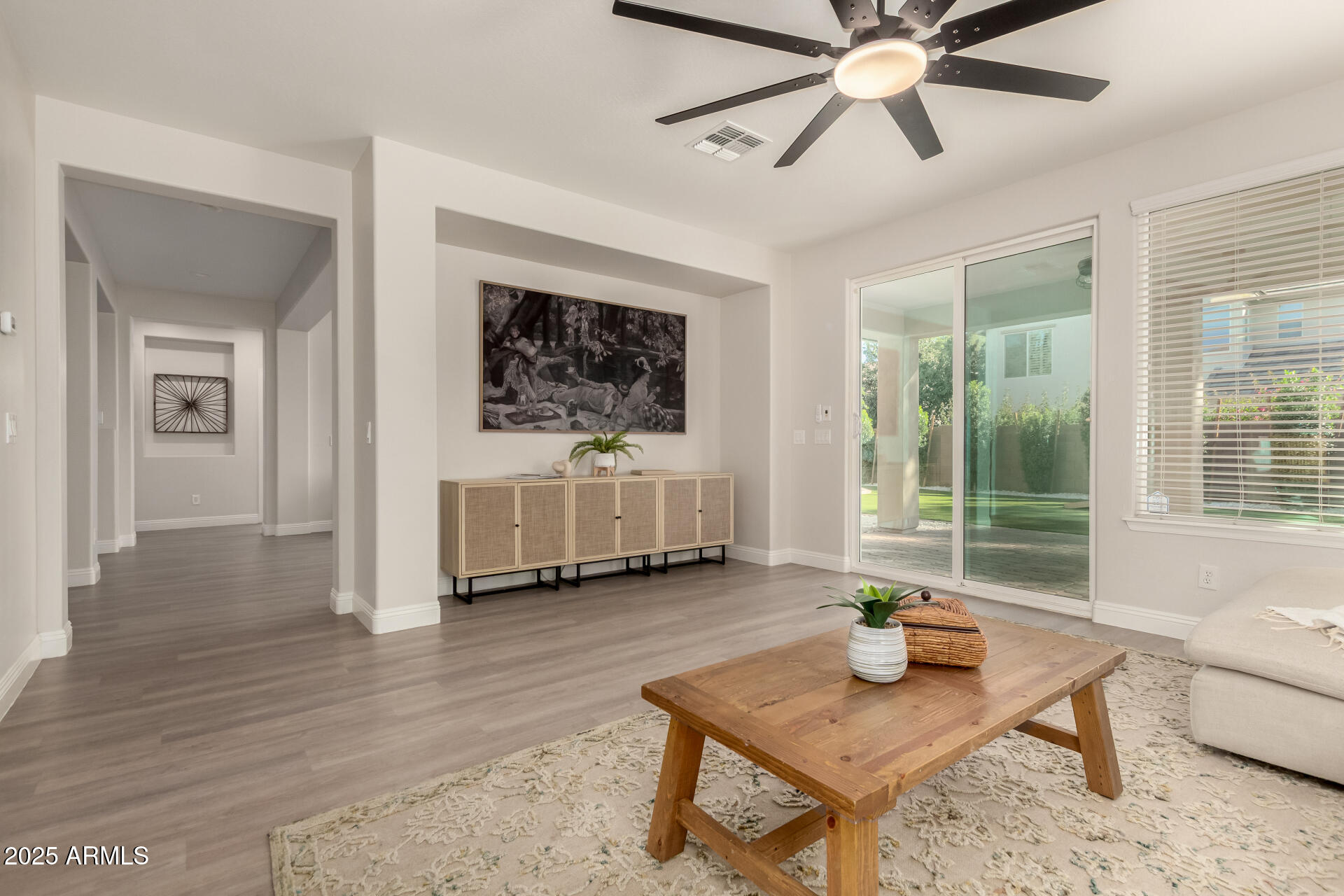 3955 E MESQUITE Street