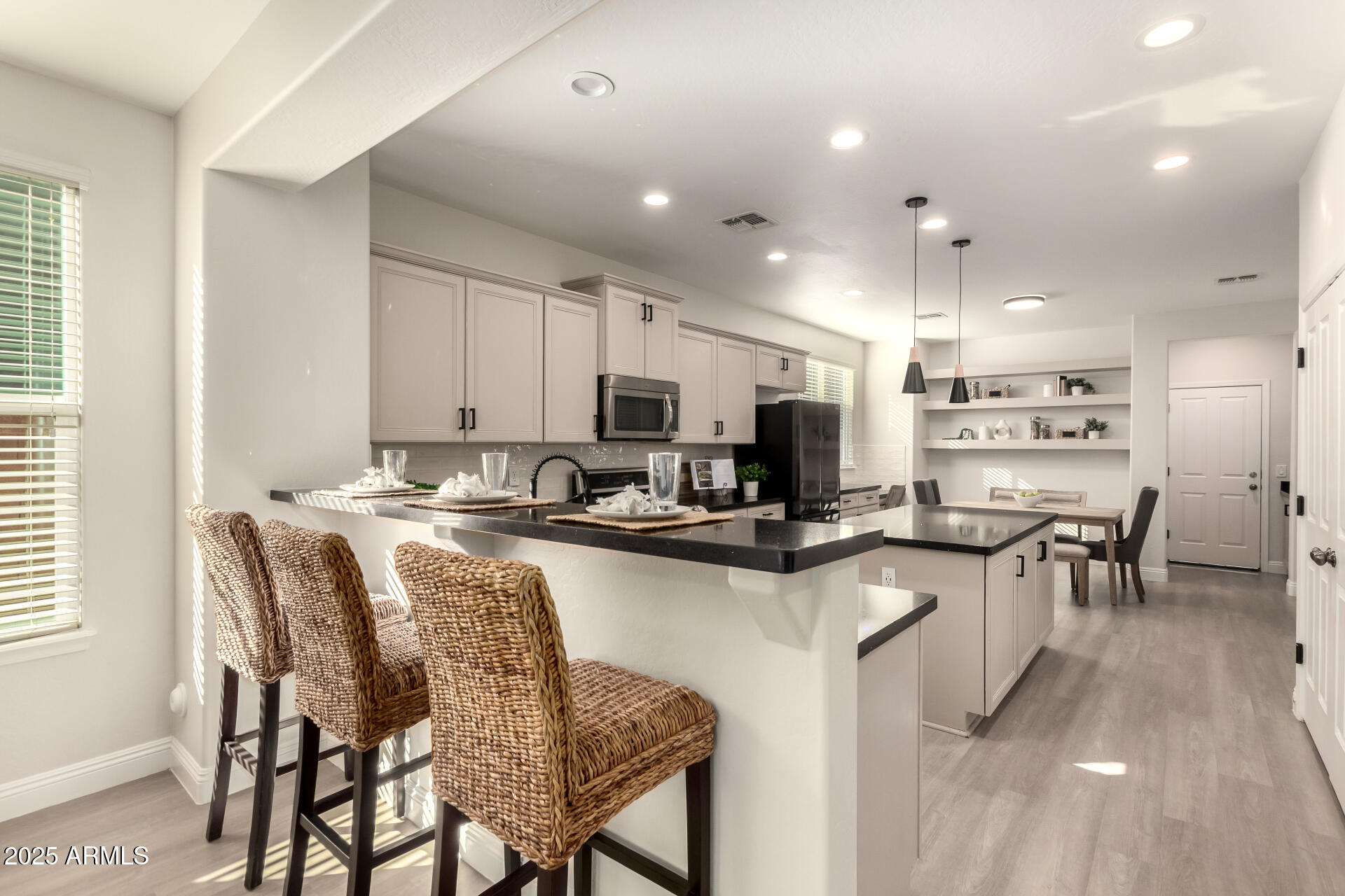 3955 E MESQUITE Street