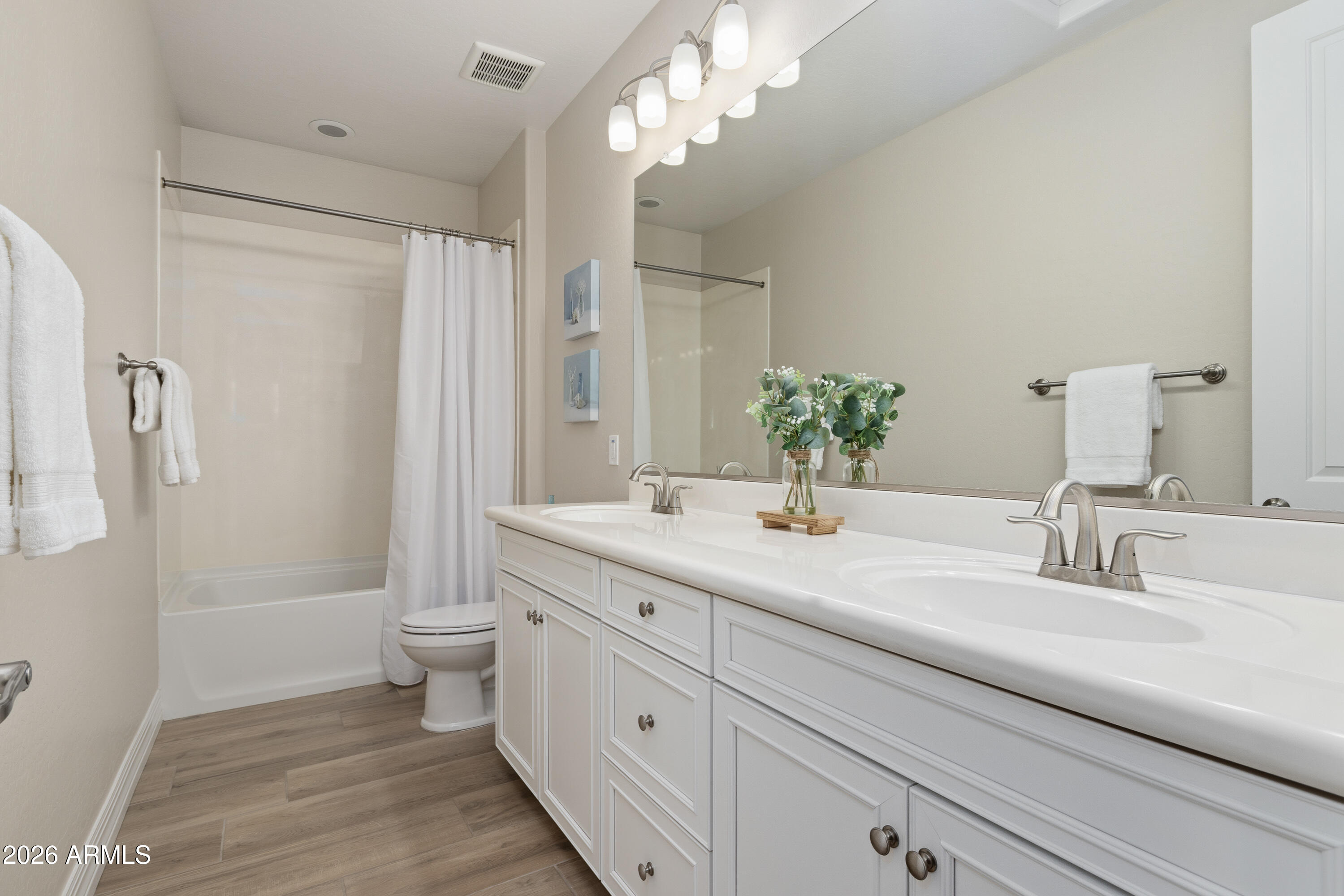 3743 E ARABIAN Drive