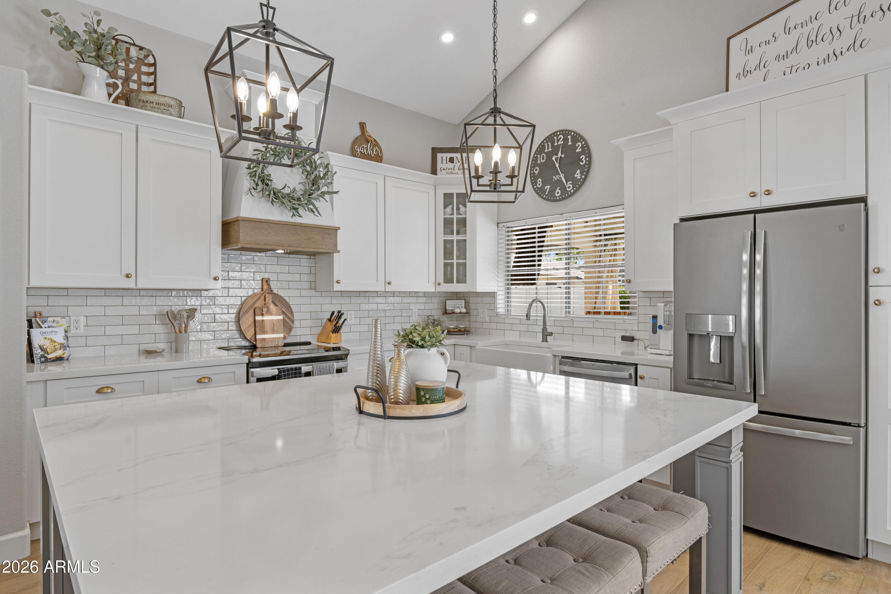 3423 E LINDA Lane