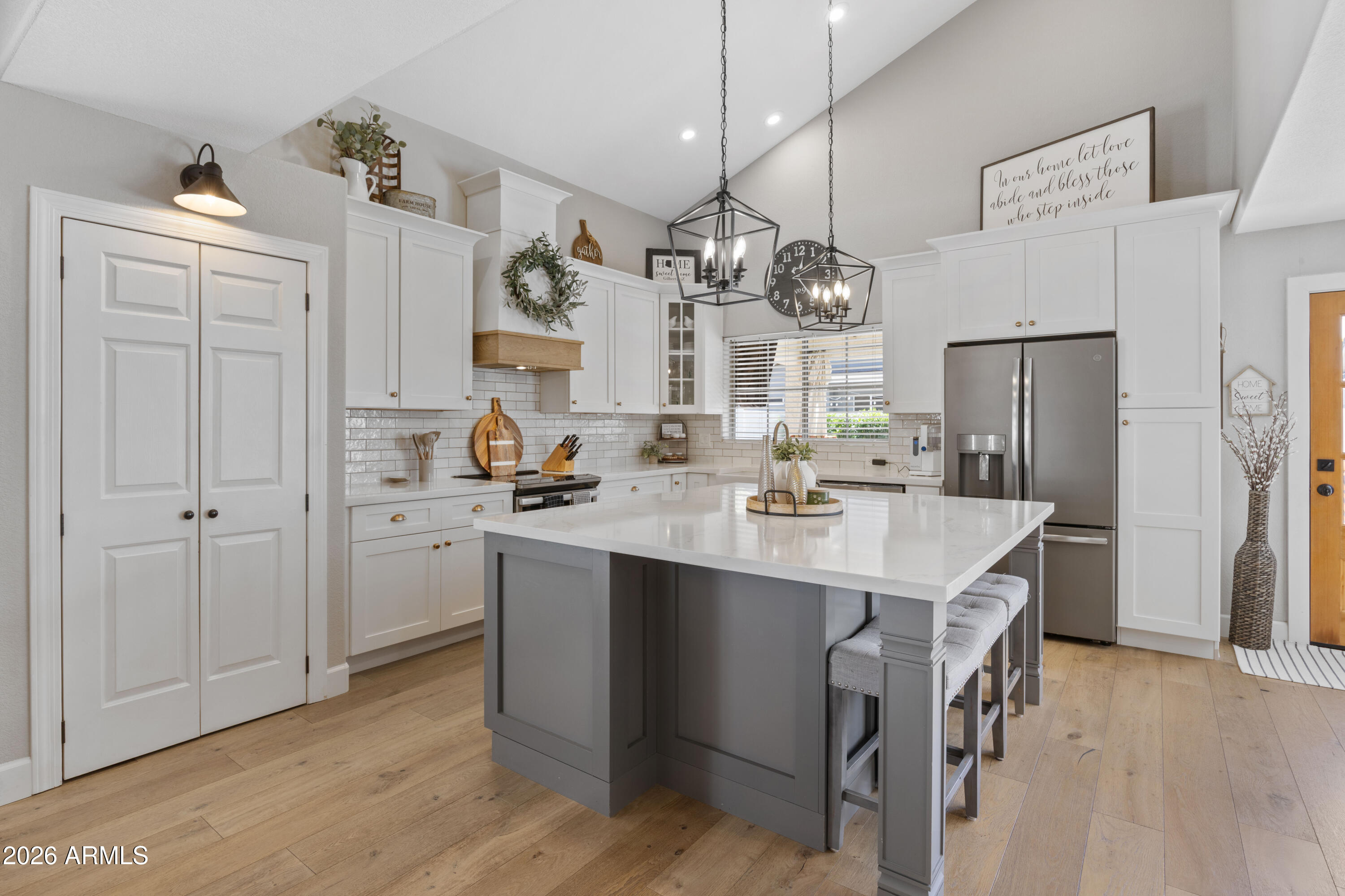 3423 E LINDA Lane