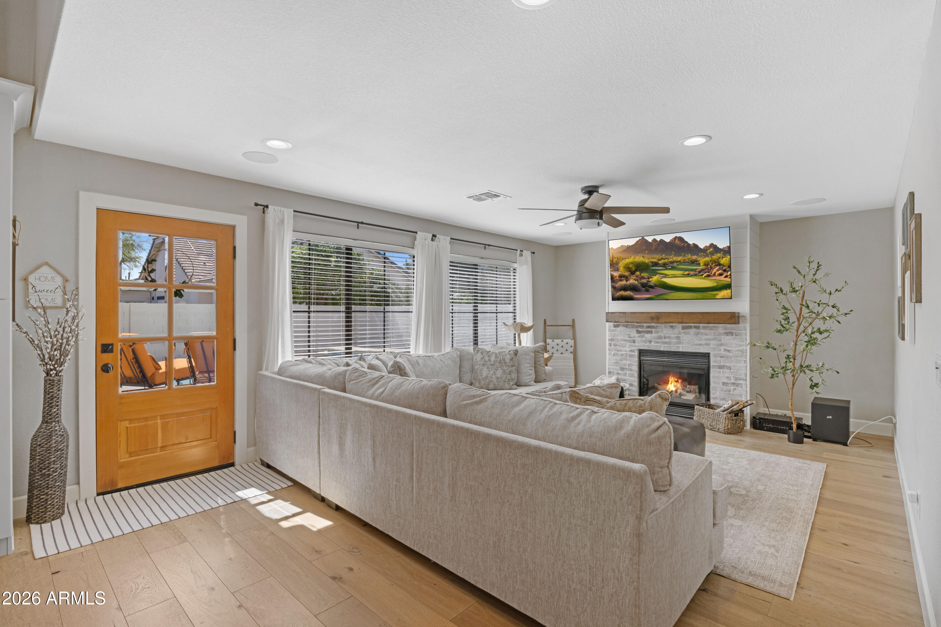 3423 E LINDA Lane