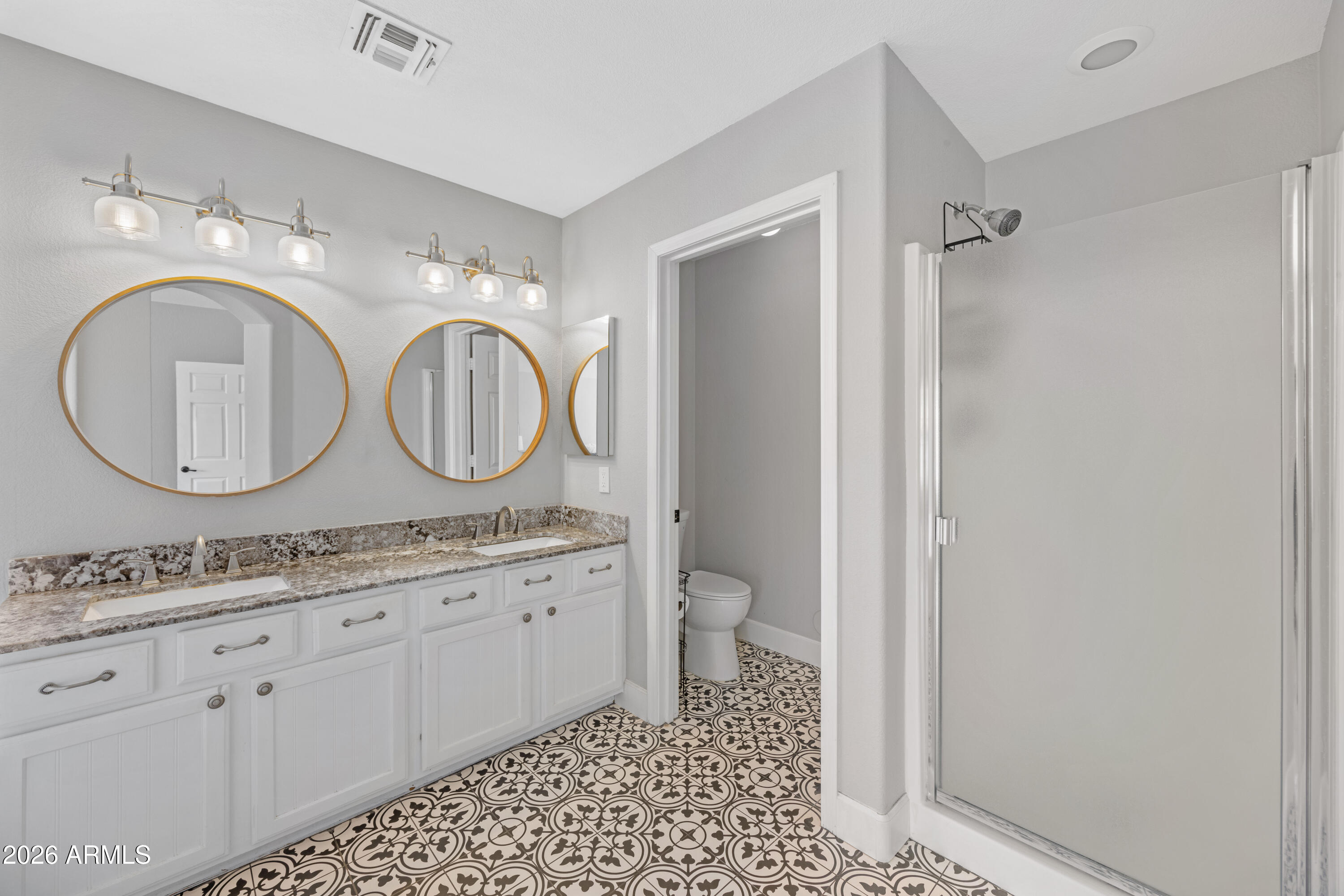 3423 E LINDA Lane