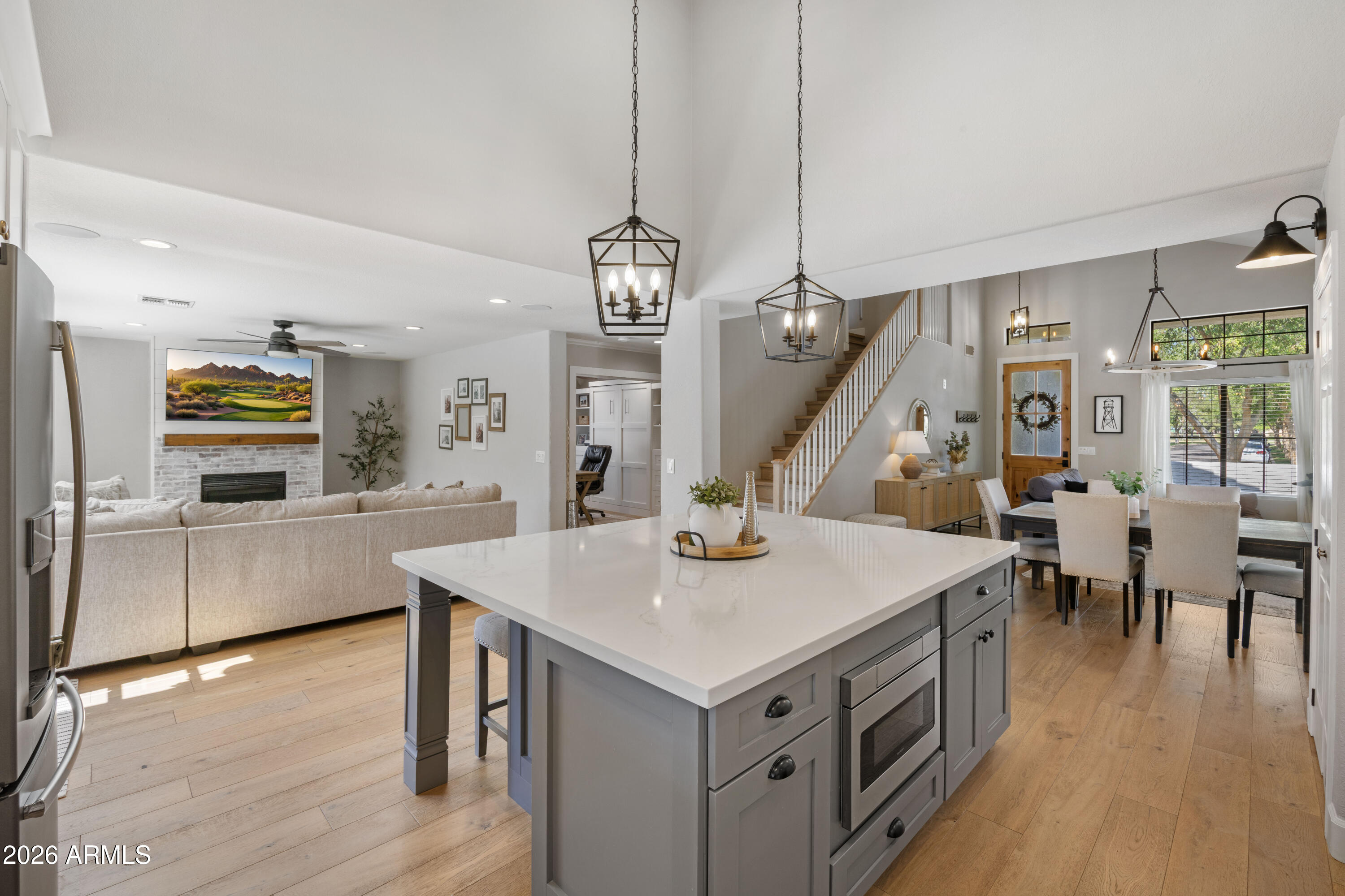 3423 E LINDA Lane