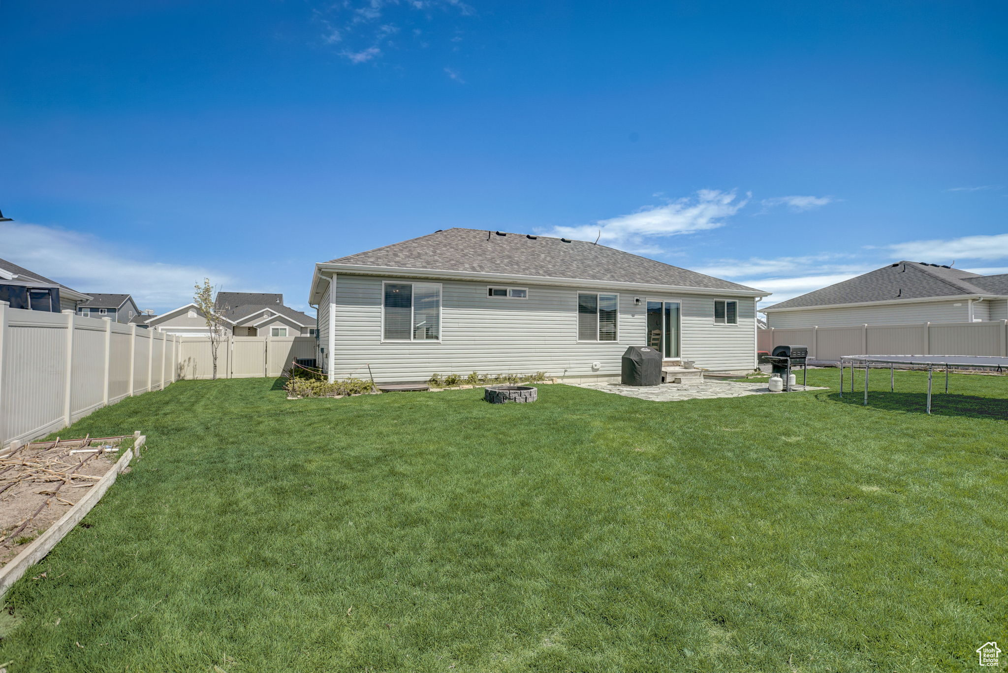 1086 E HUNTER LN