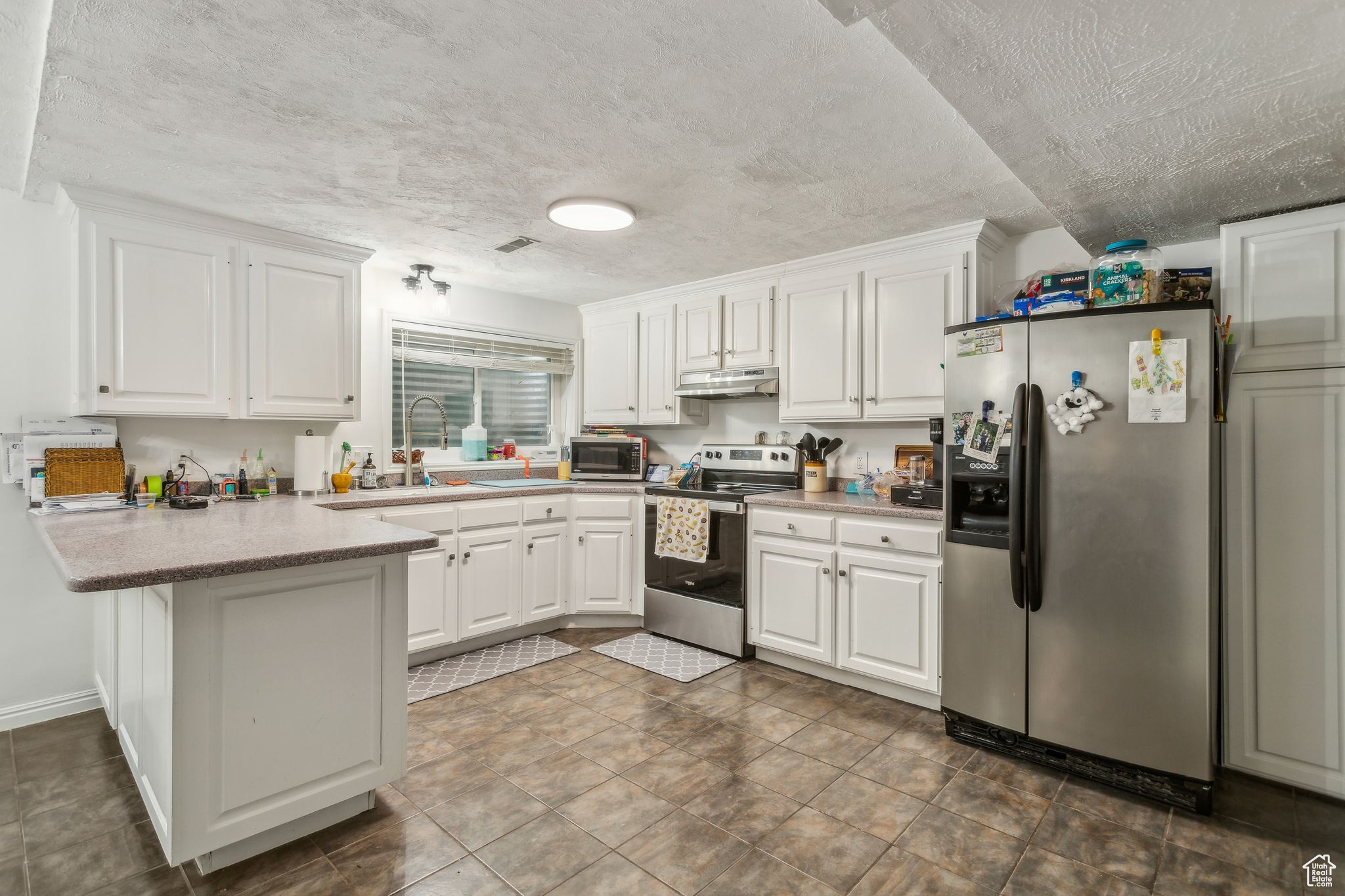 911 W BROOKCREST CIR