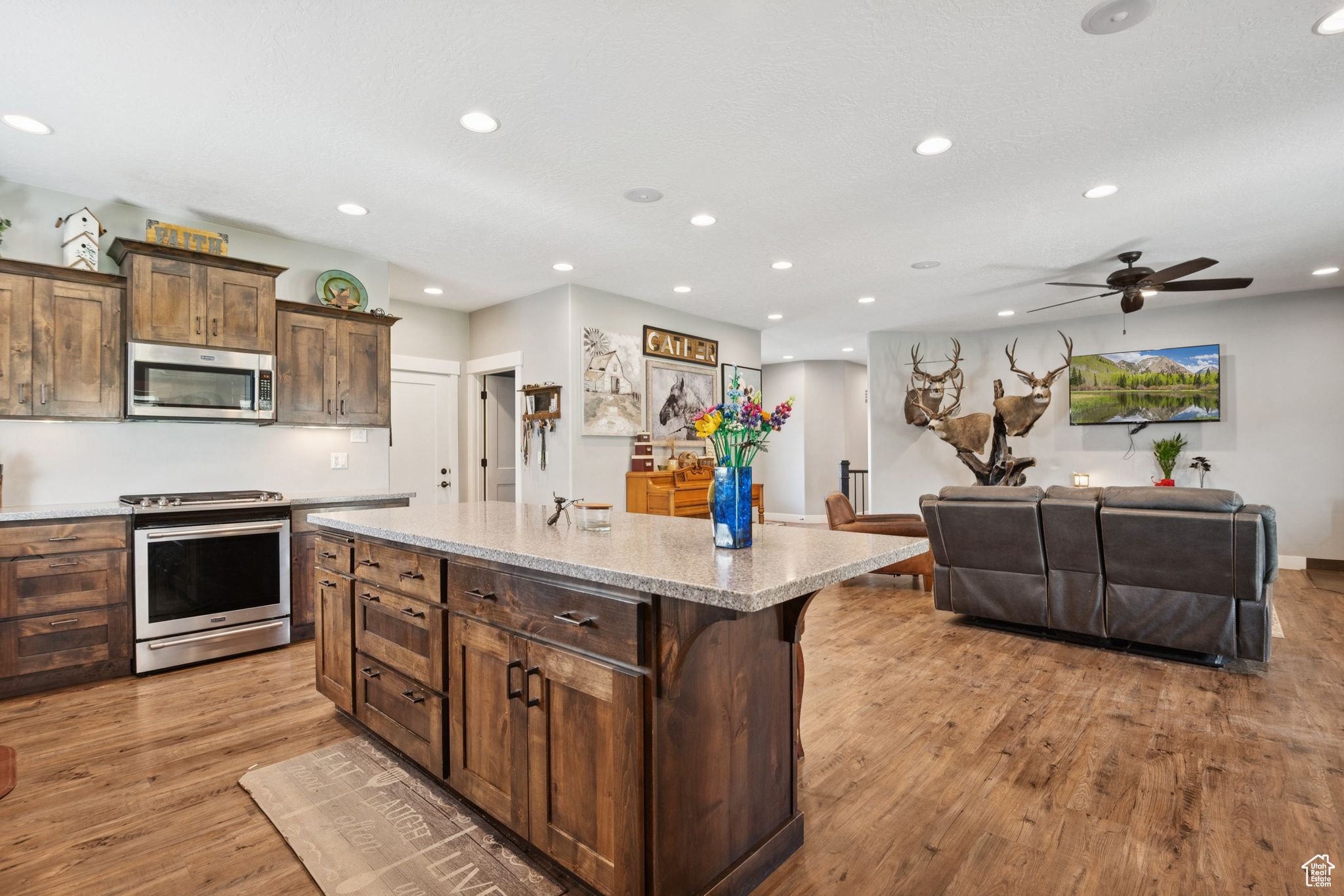 2976 W RUIZ
