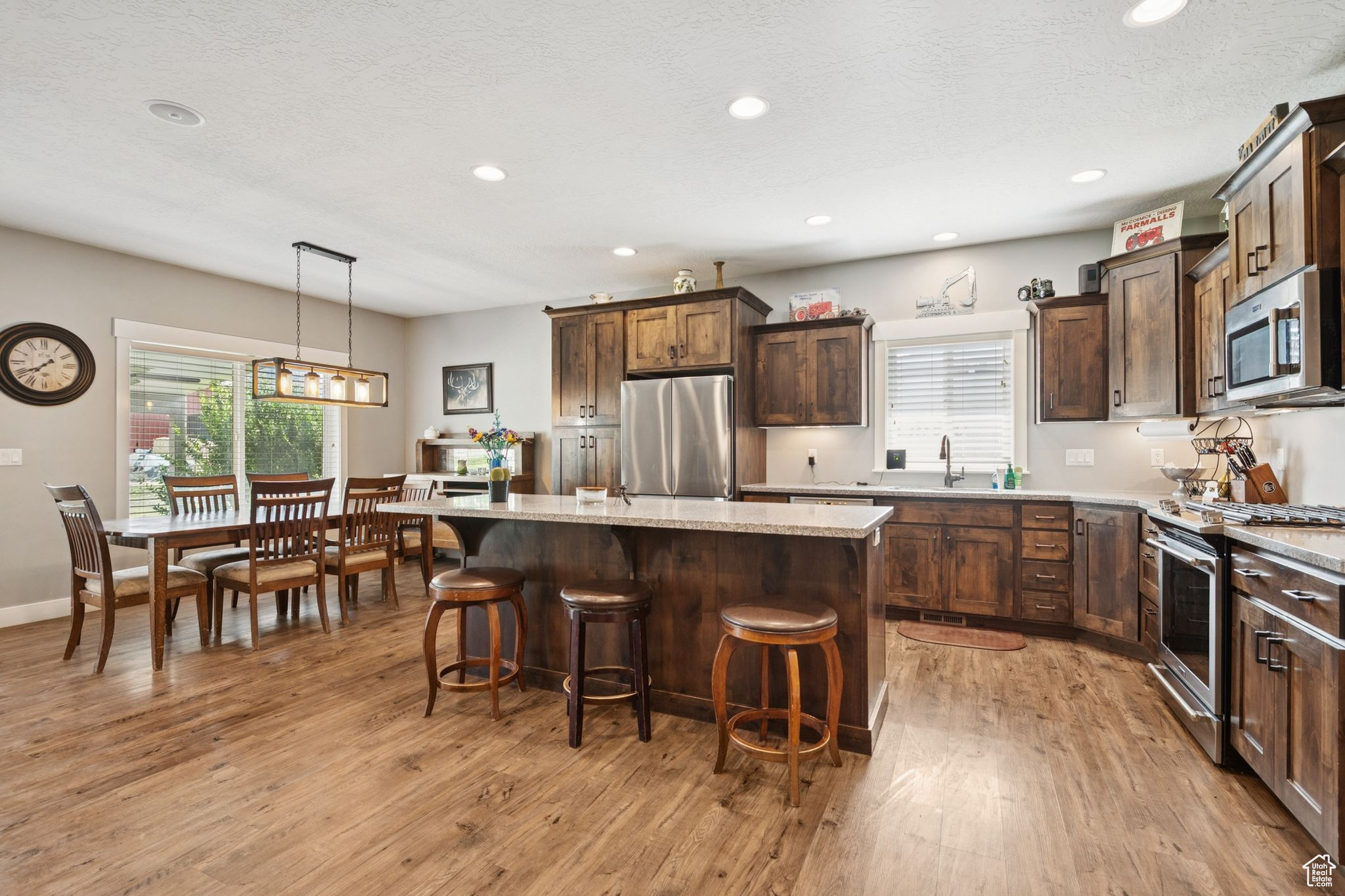 2976 W RUIZ