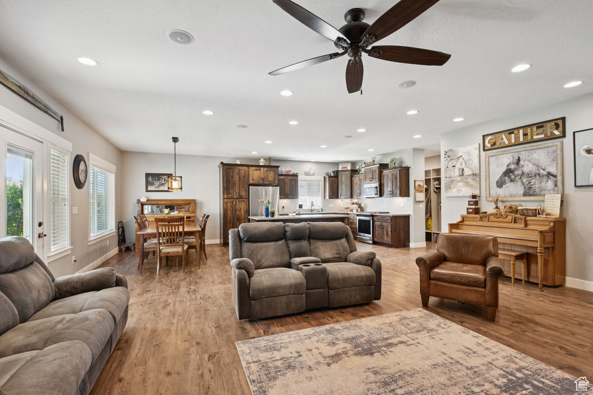 2976 W RUIZ