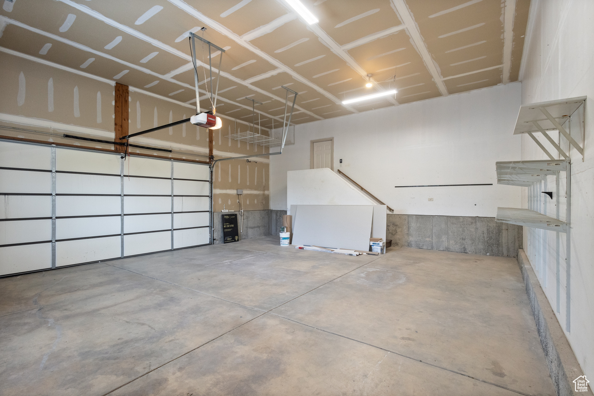 9226 N MOUNT AIREY DR