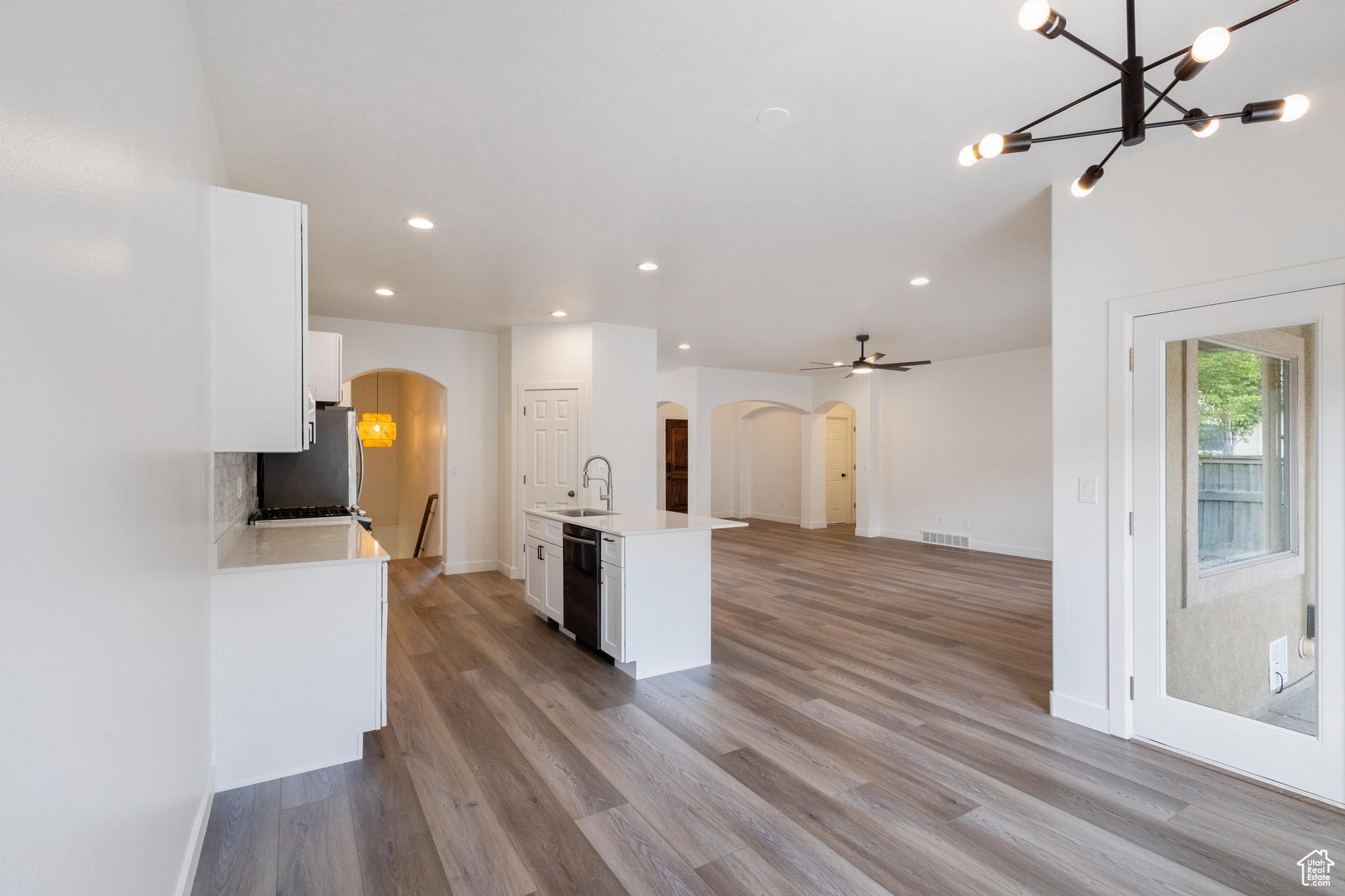 9226 N MOUNT AIREY DR