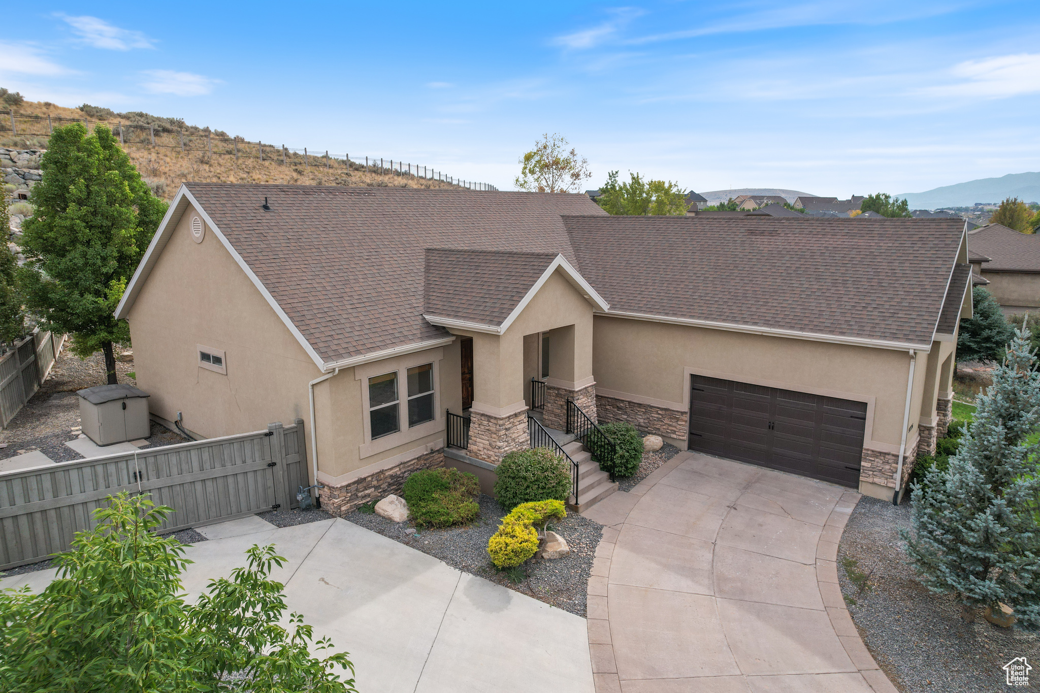 9226 N MOUNT AIREY DR