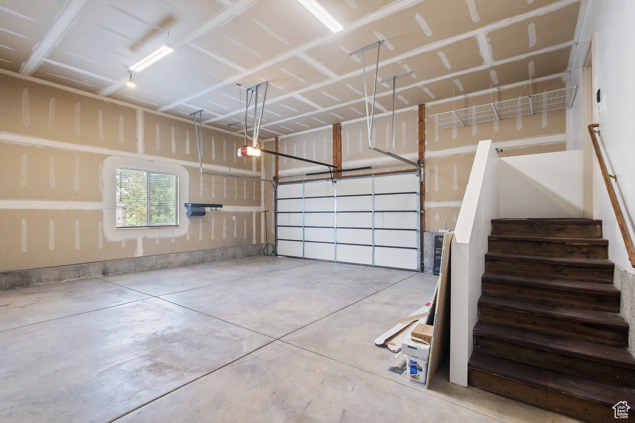 9226 N MOUNT AIREY DR