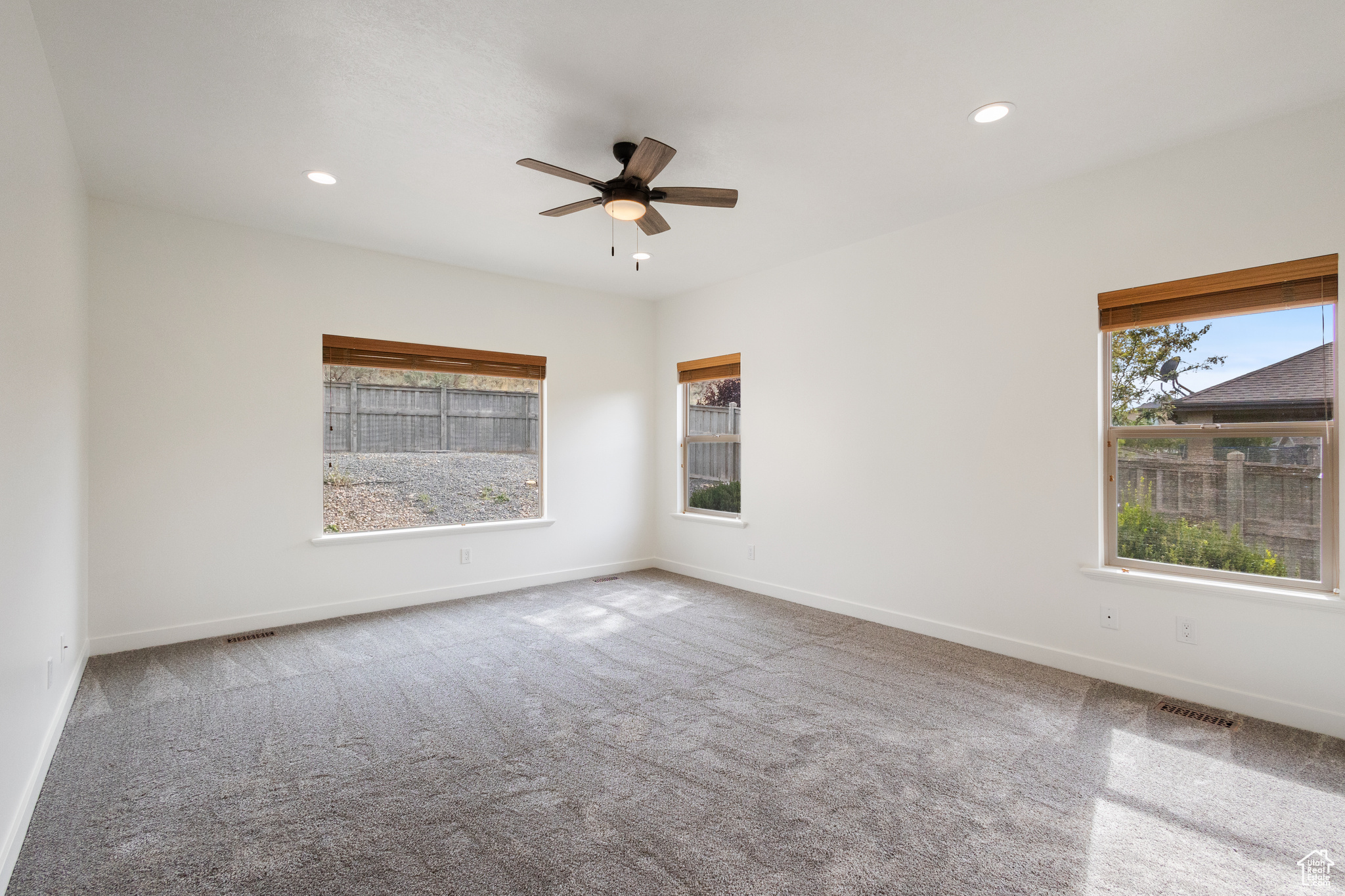 9226 N MOUNT AIREY DR