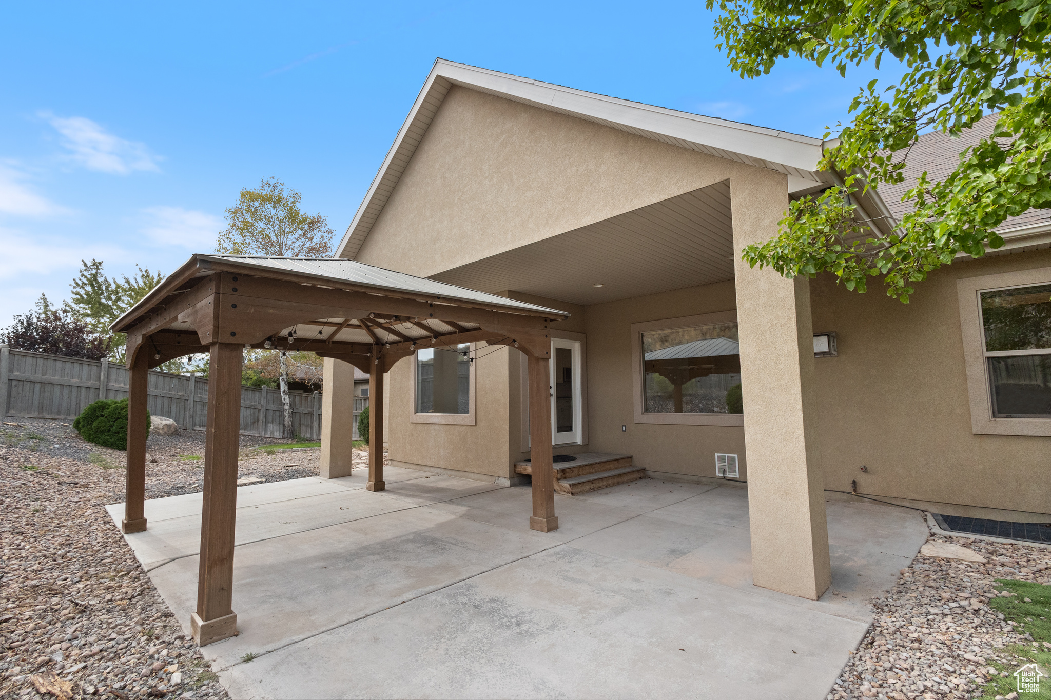 9226 N MOUNT AIREY DR