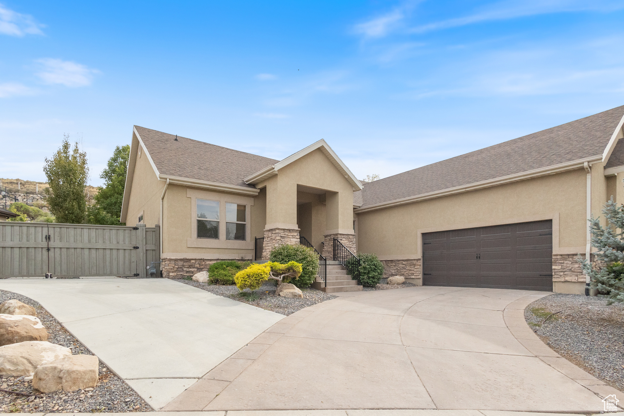9226 N MOUNT AIREY DR