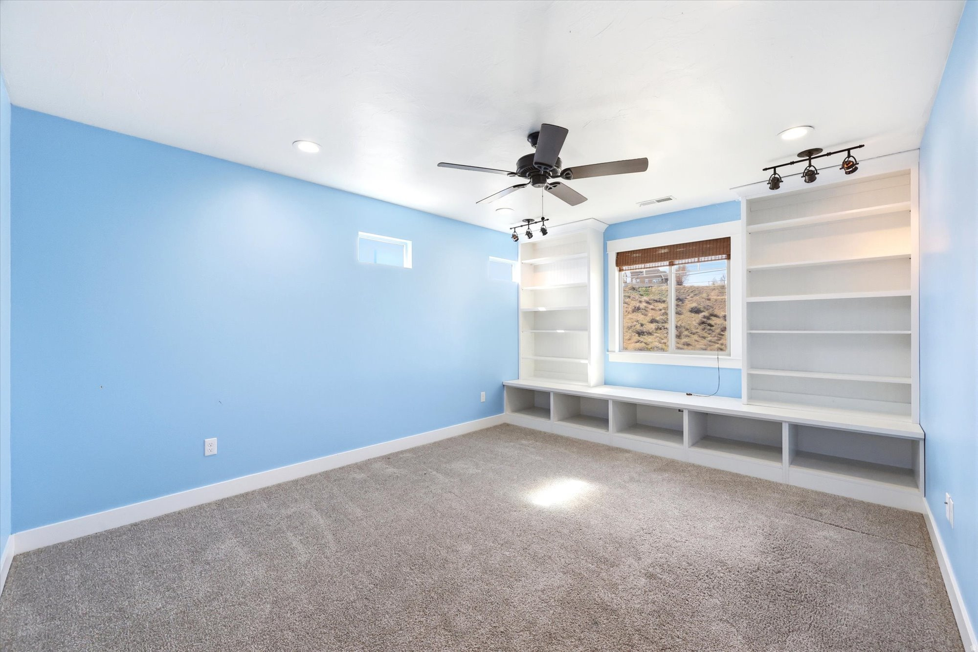 15198 S MULE TRAIN DR