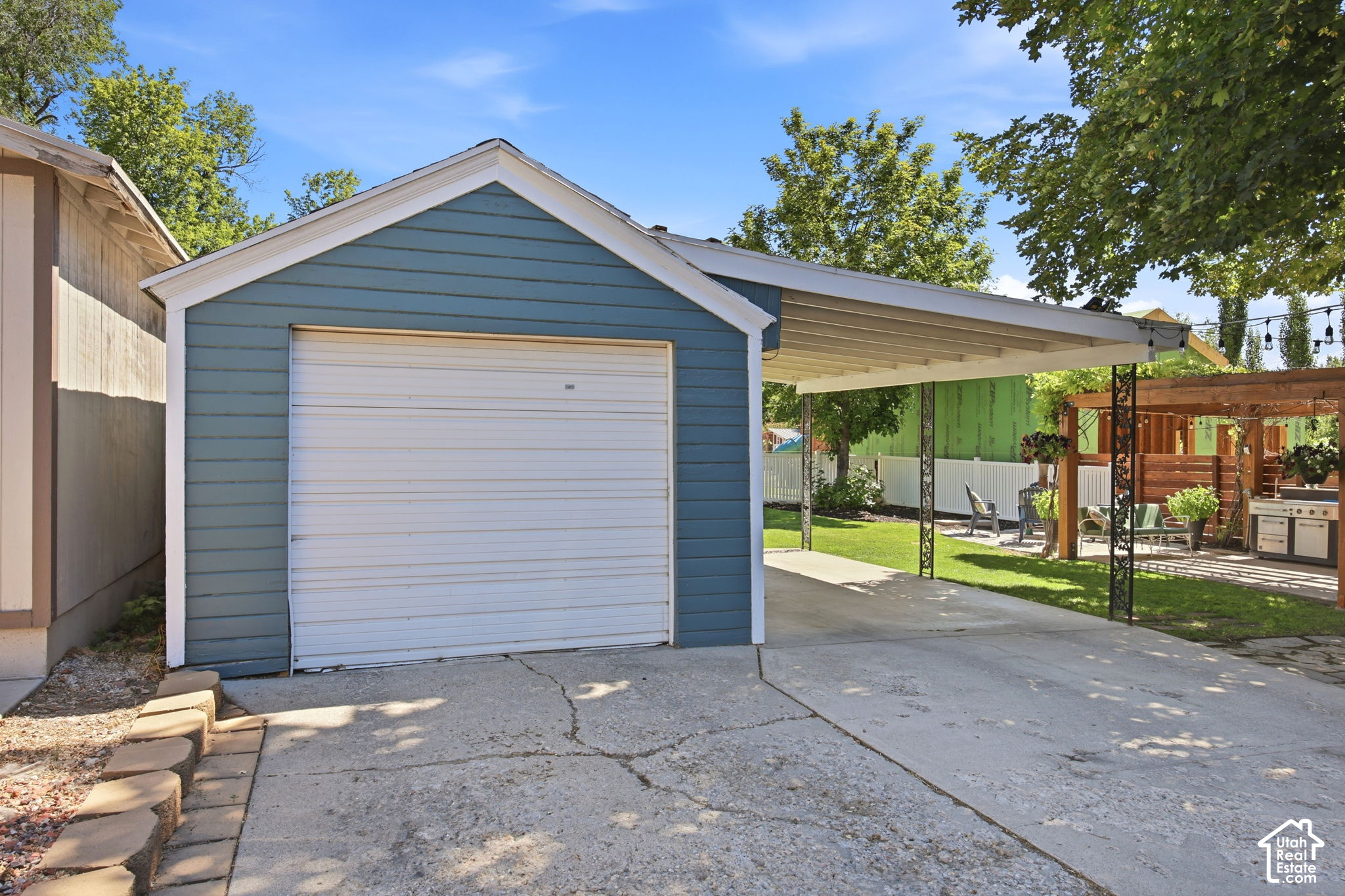 1200 E CHARLTON AVE