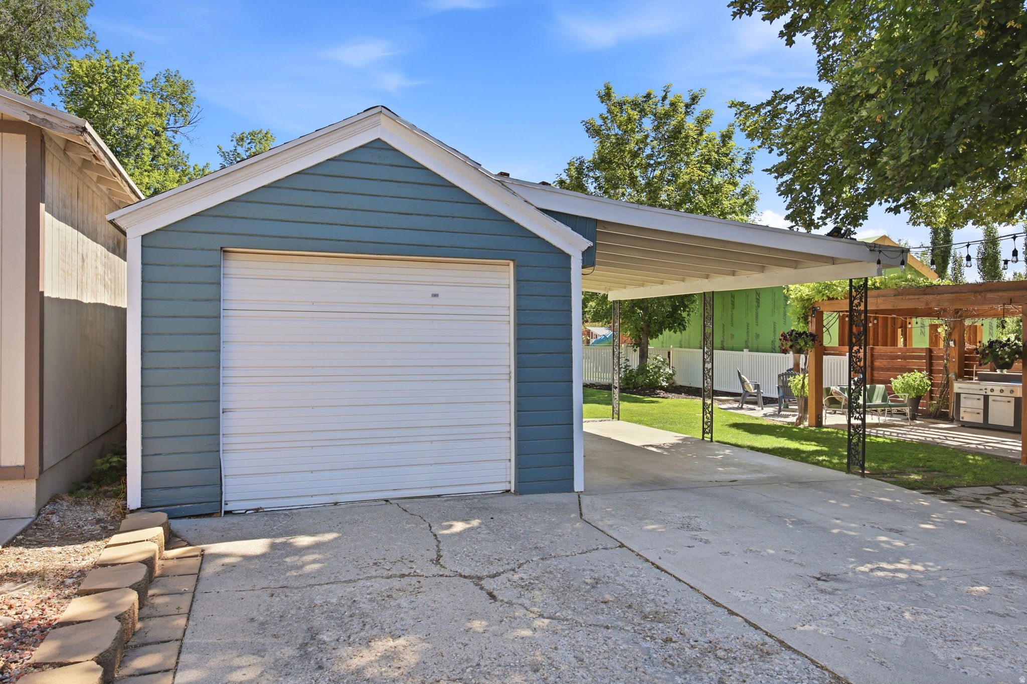 1200 E CHARLTON AVE
