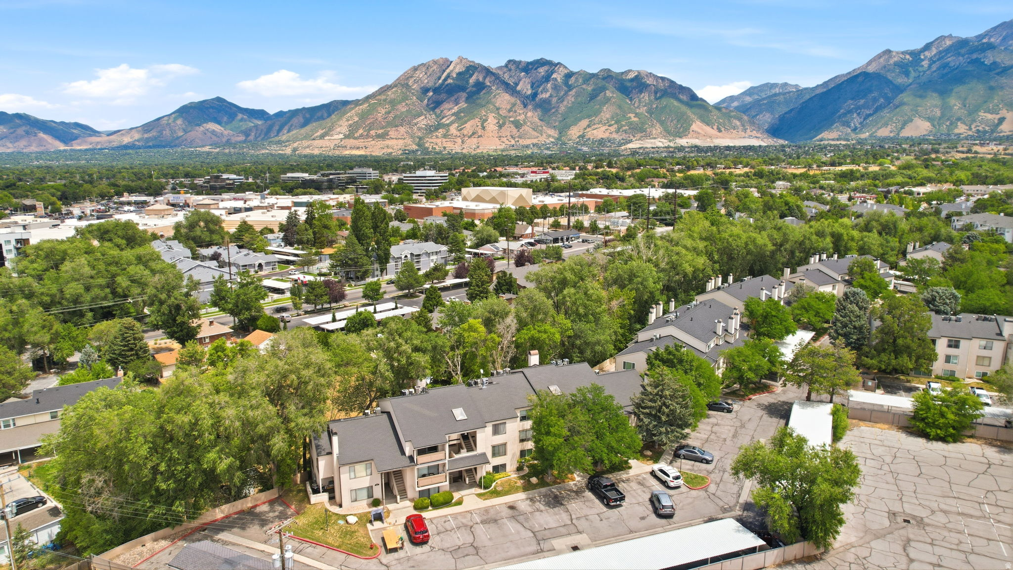 925 E CREEK HILL LN #30