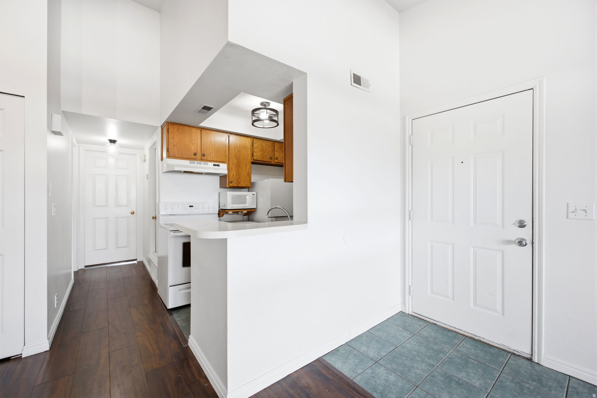 925 E CREEK HILL LN #30