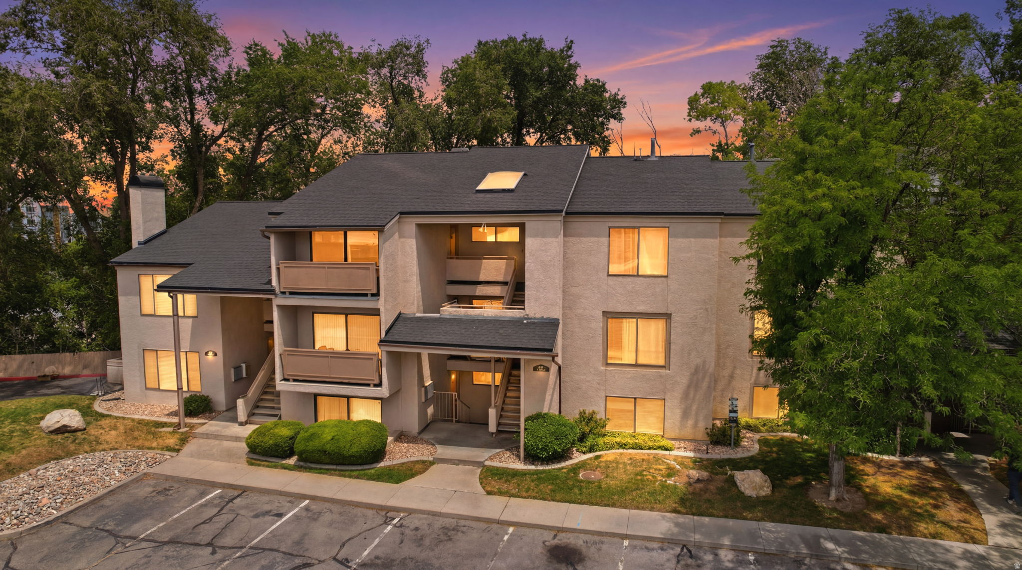 925 E CREEK HILL LN #30