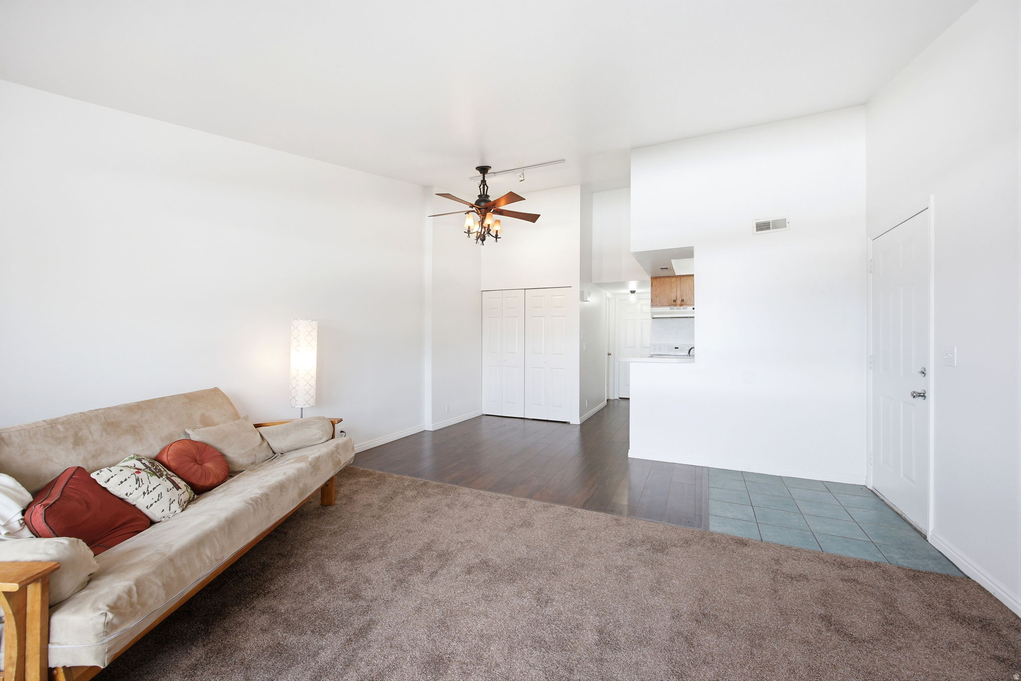 925 E CREEK HILL LN #30