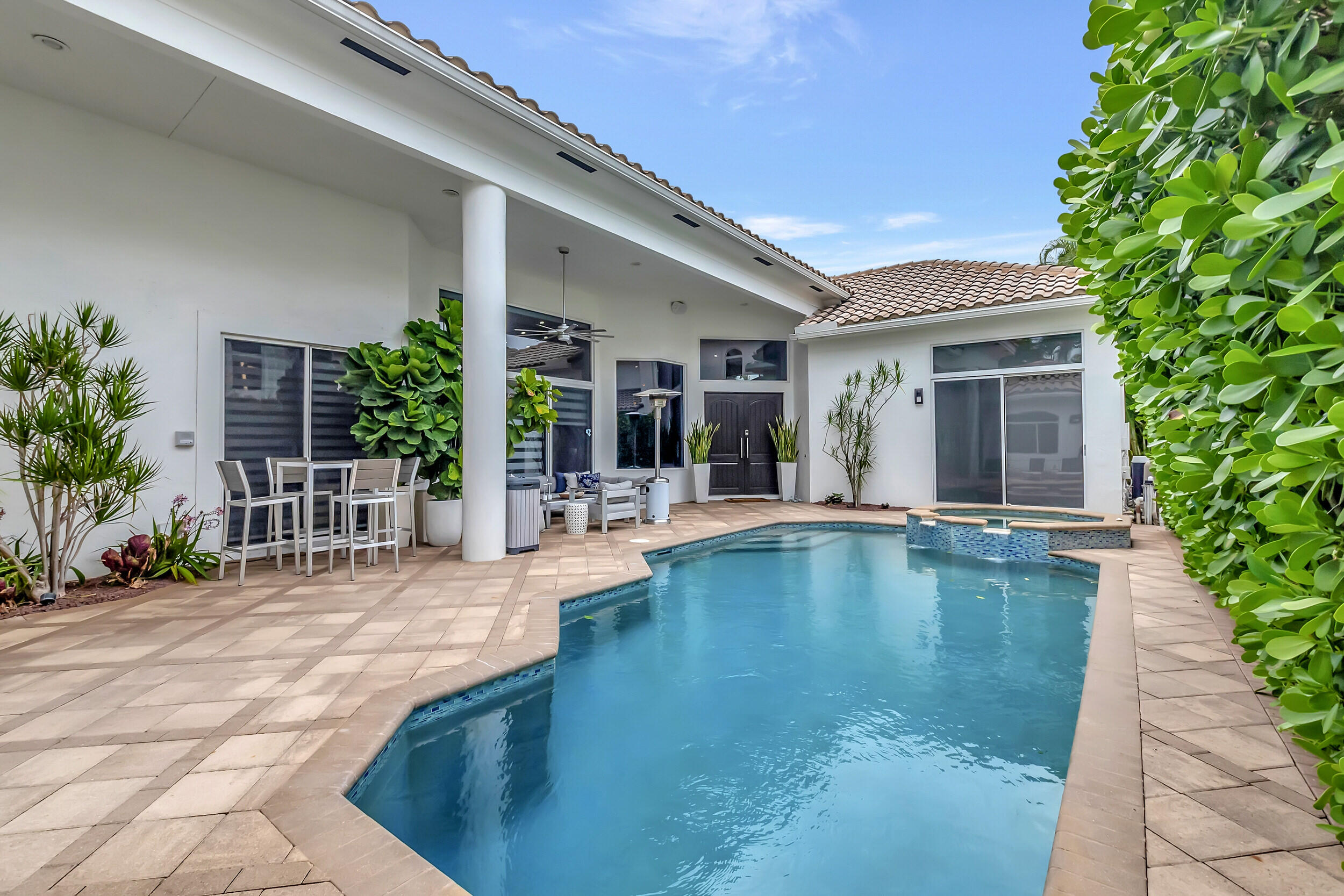 4085 Avalon Pointe Drive