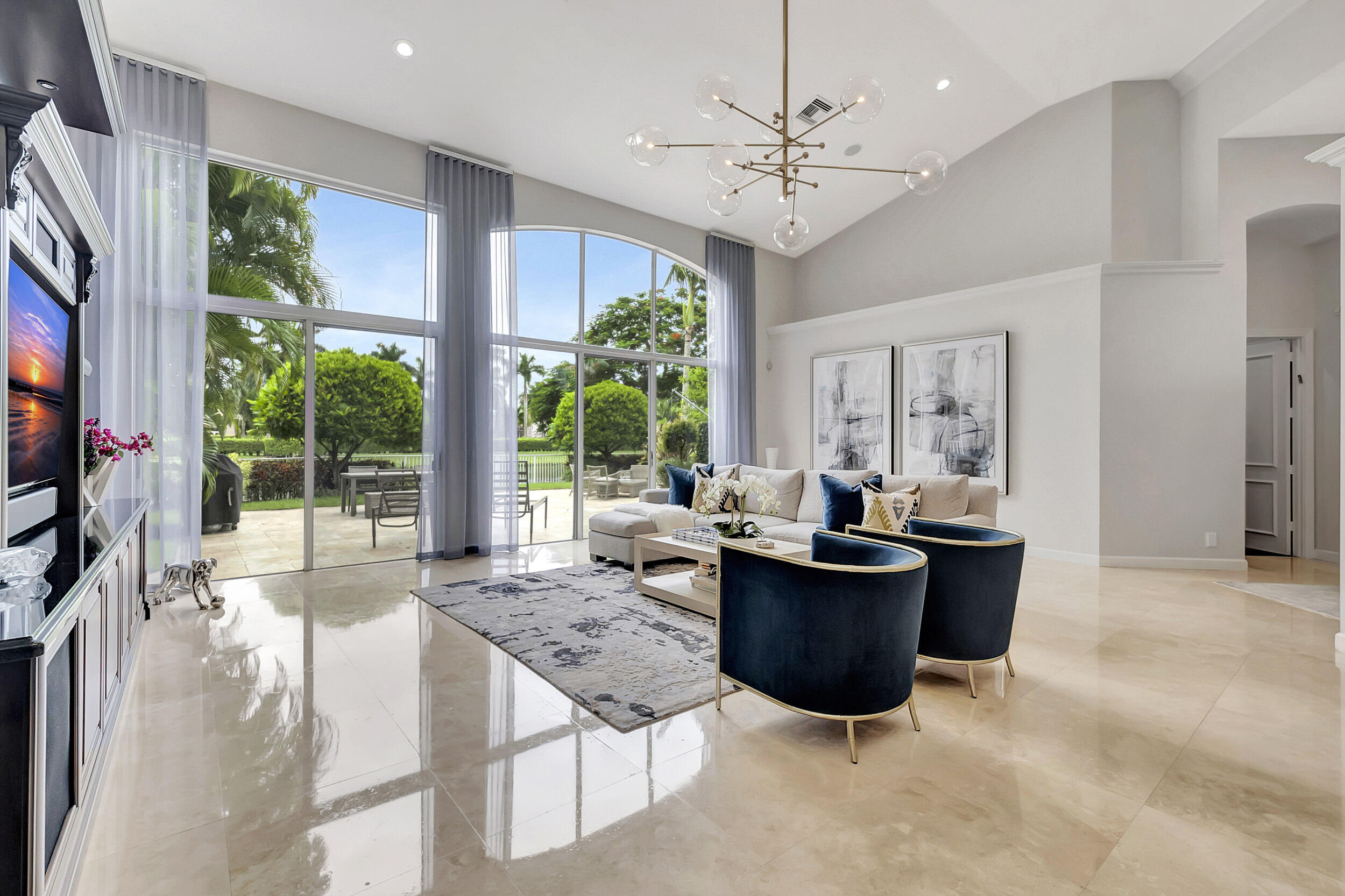 4085 Avalon Pointe Drive