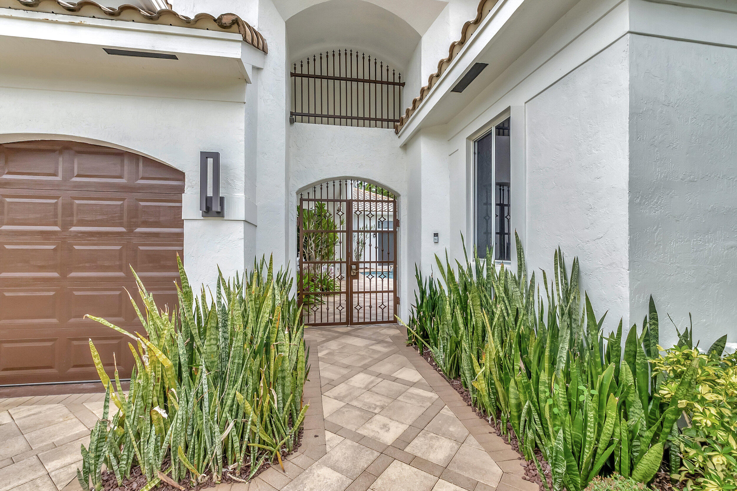 4085 Avalon Pointe Drive