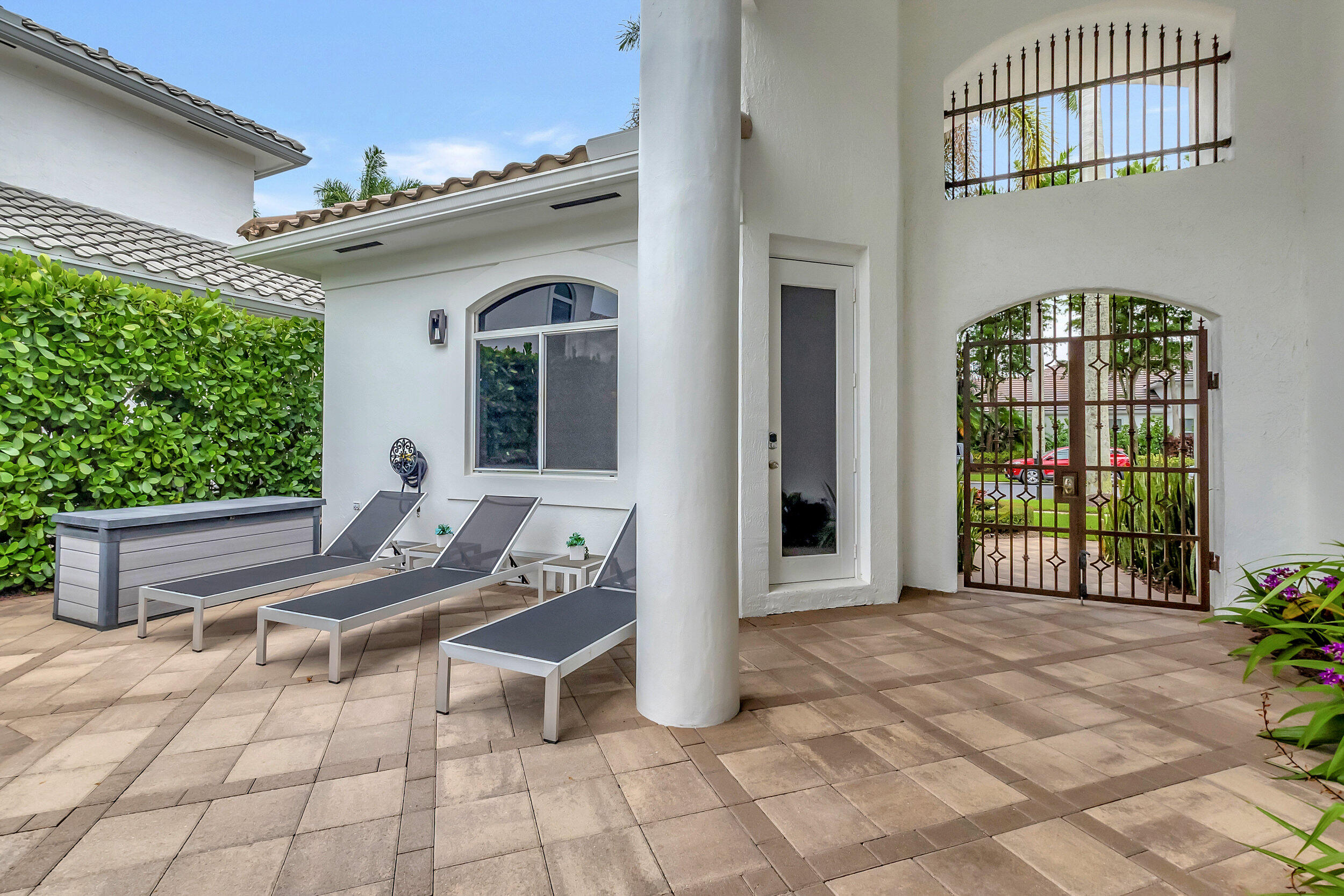 4085 Avalon Pointe Drive