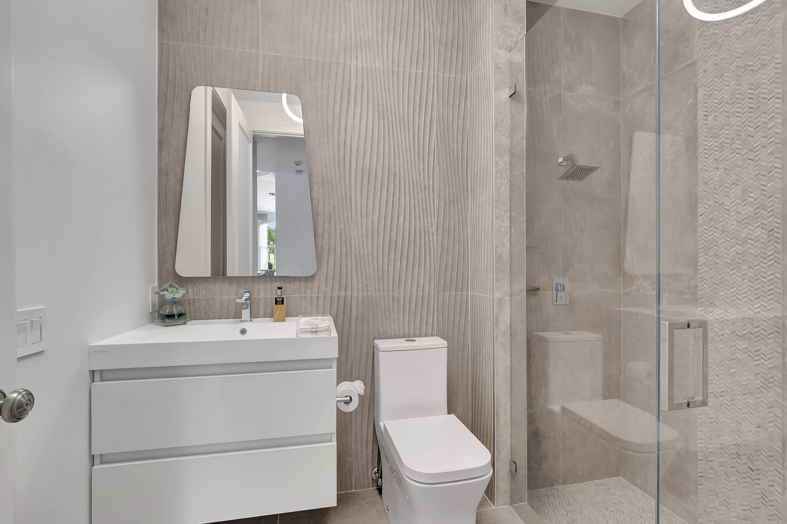 4085 Avalon Pointe Drive