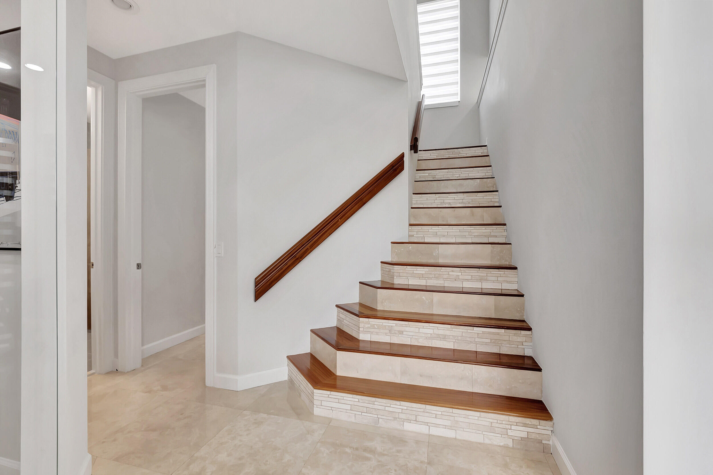 4085 Avalon Pointe Drive