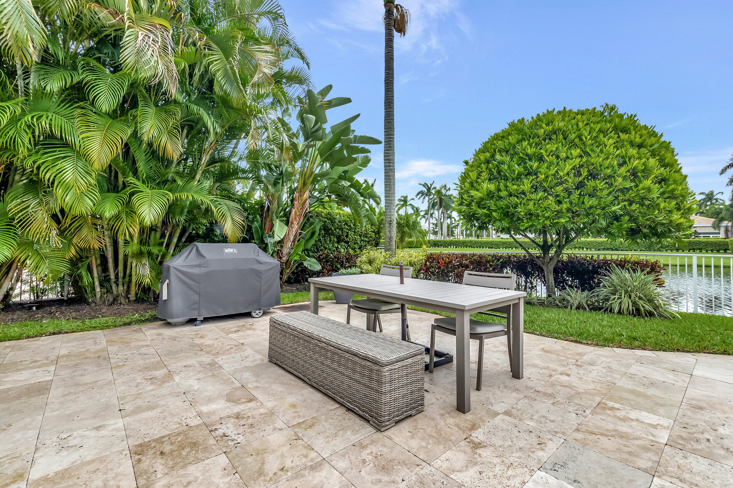 4085 Avalon Pointe Drive