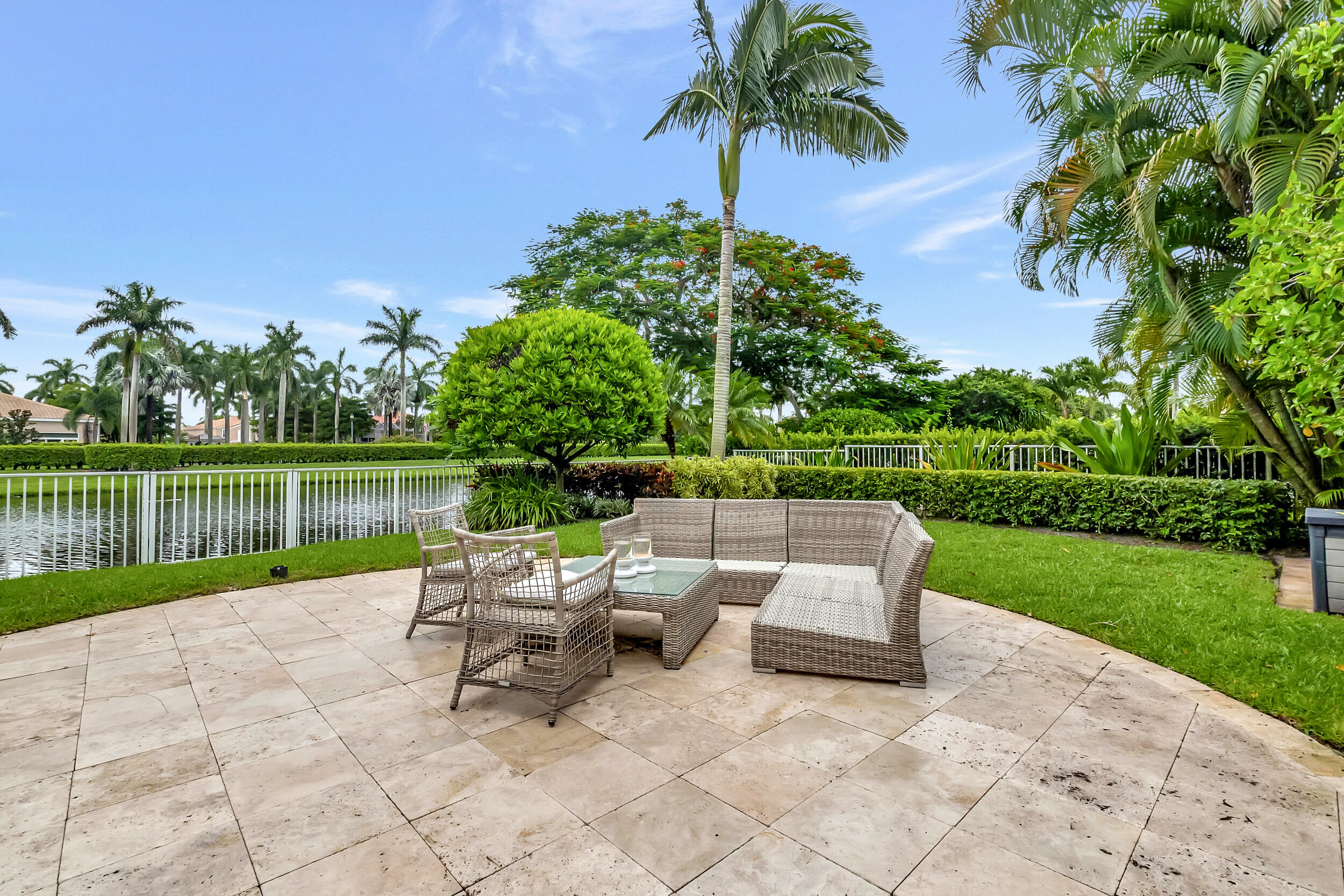 4085 Avalon Pointe Drive