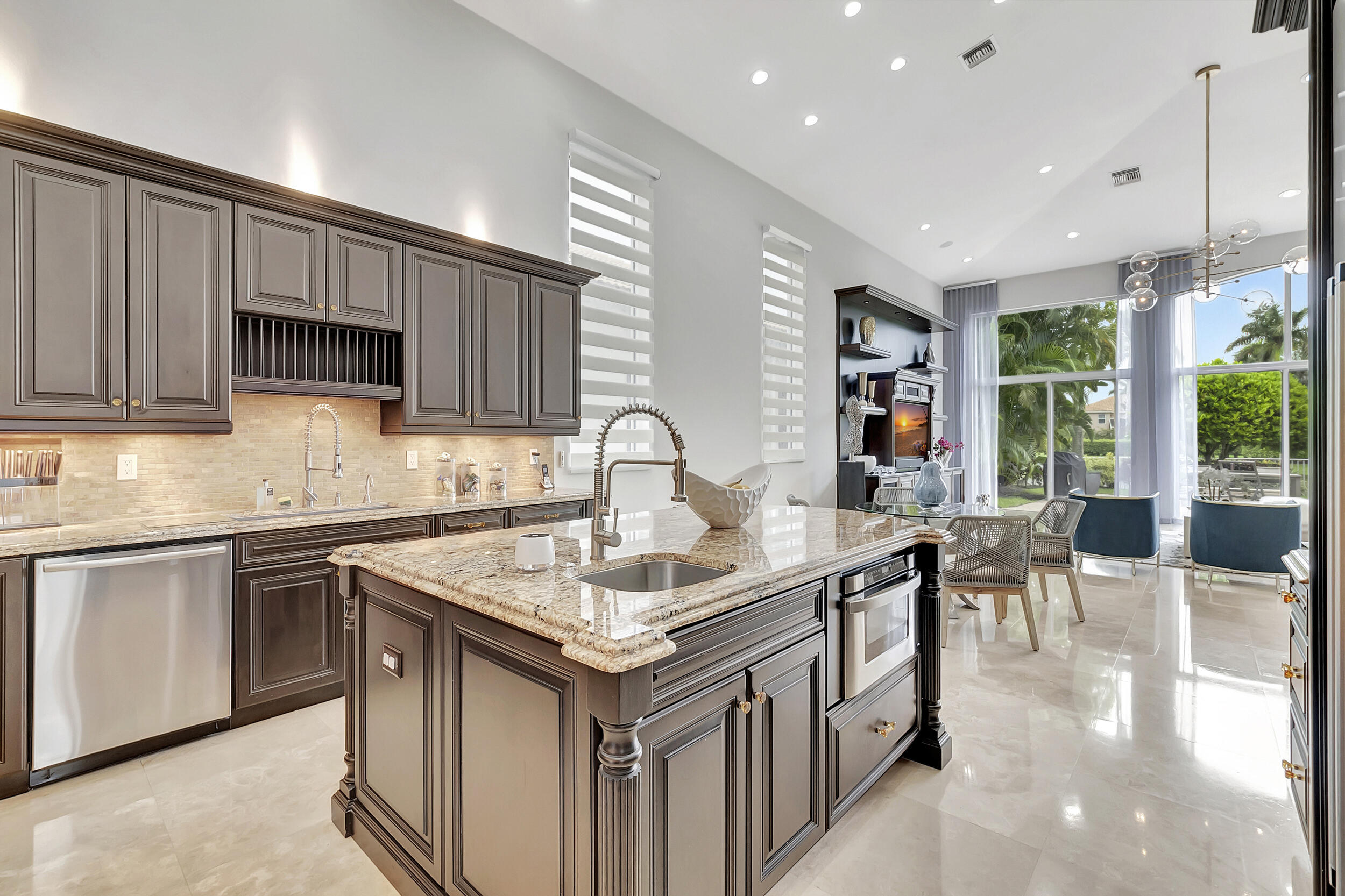 4085 Avalon Pointe Drive